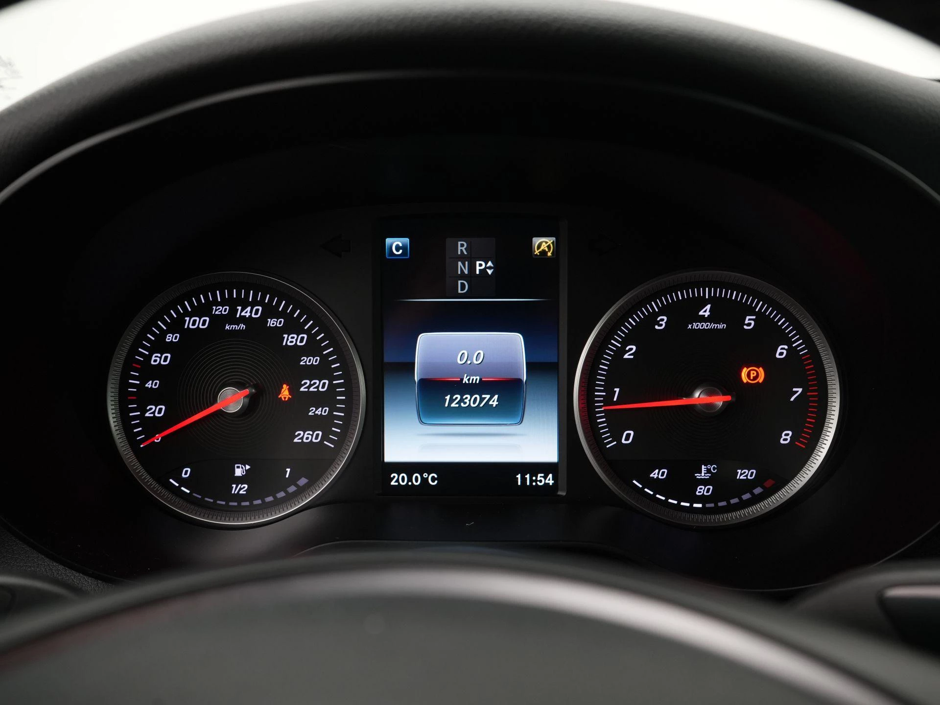 Mercedes-Benz-GLC-image-10