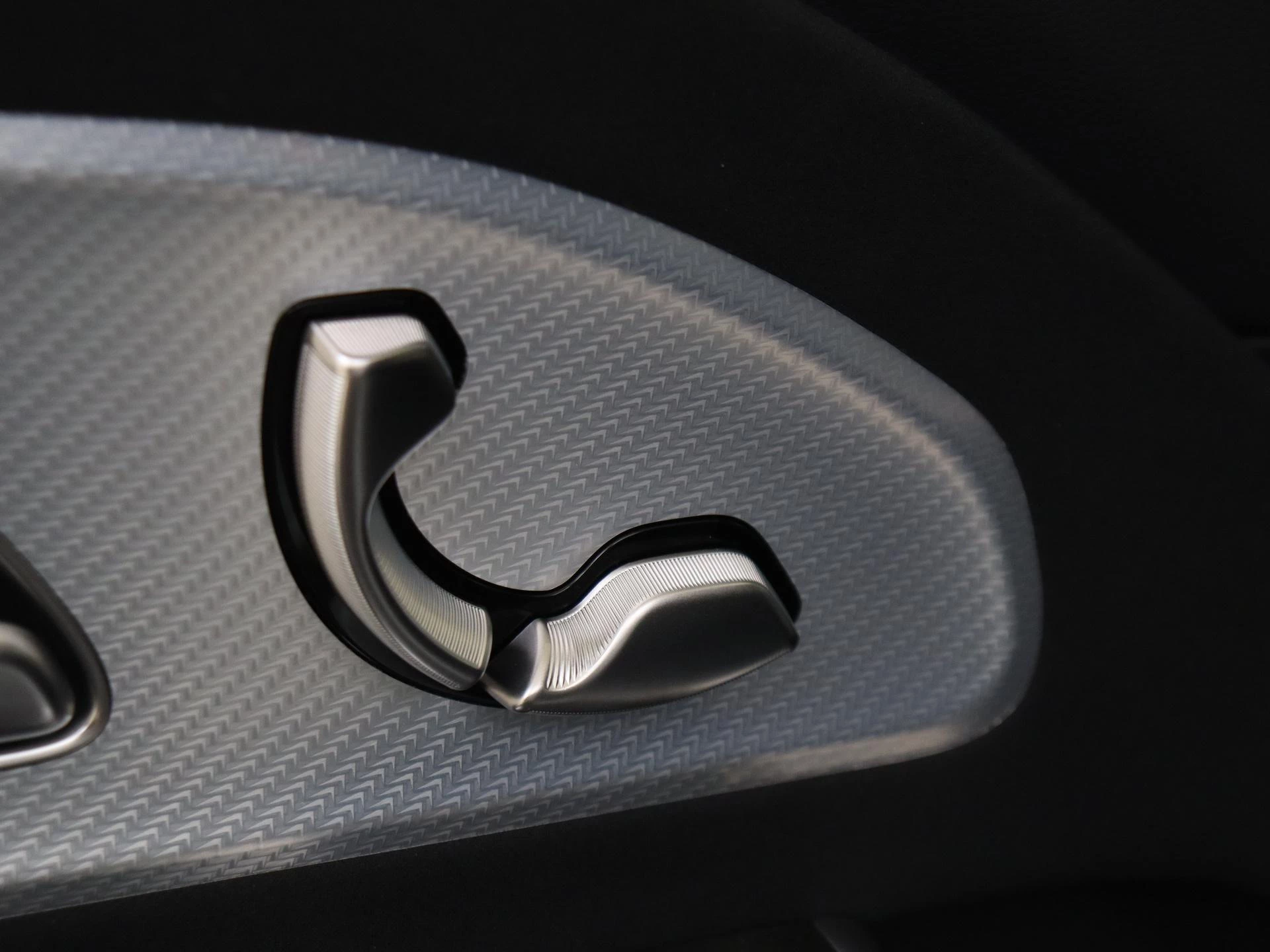 Mercedes-Benz-GLB-image-23