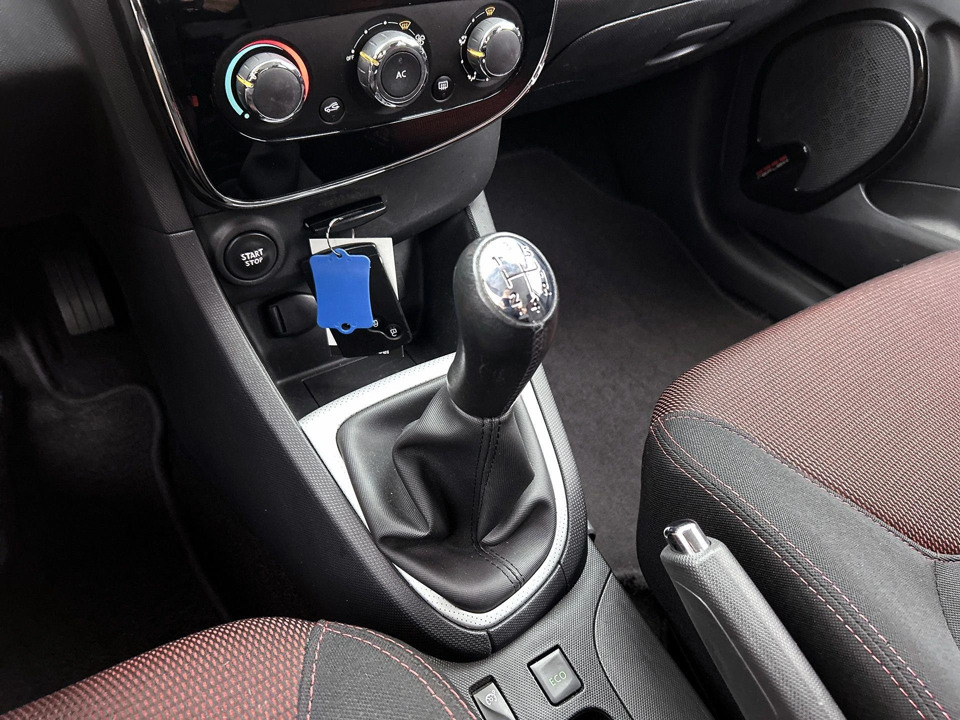 Renault-Clio-image-12