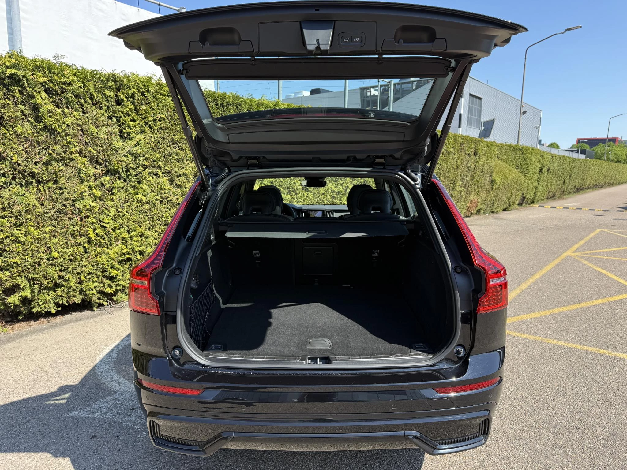 Volvo XC60 T6 Plug-in Hybrid AWD Plus Black Edition