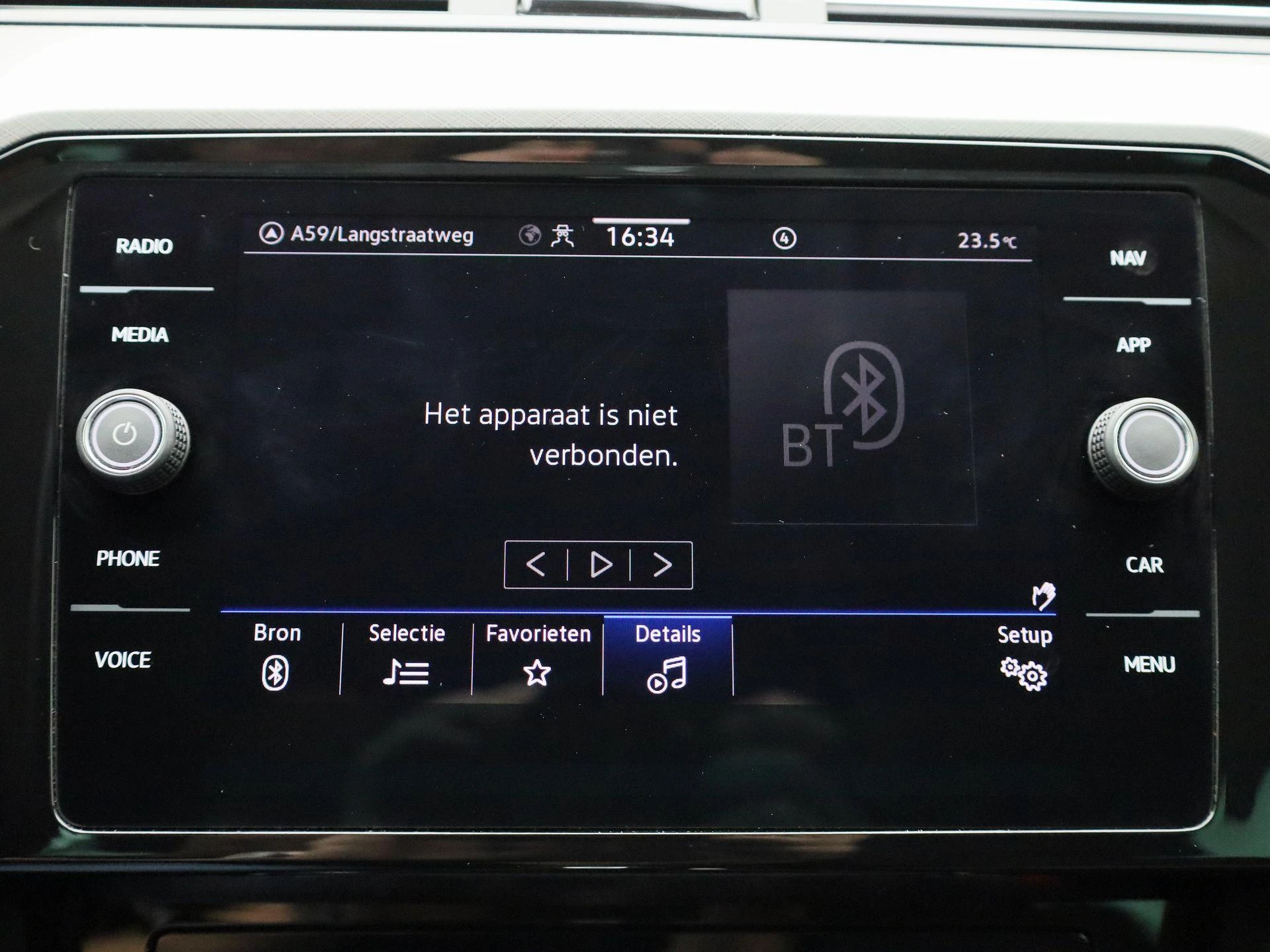 Volkswagen-Passat-image-18