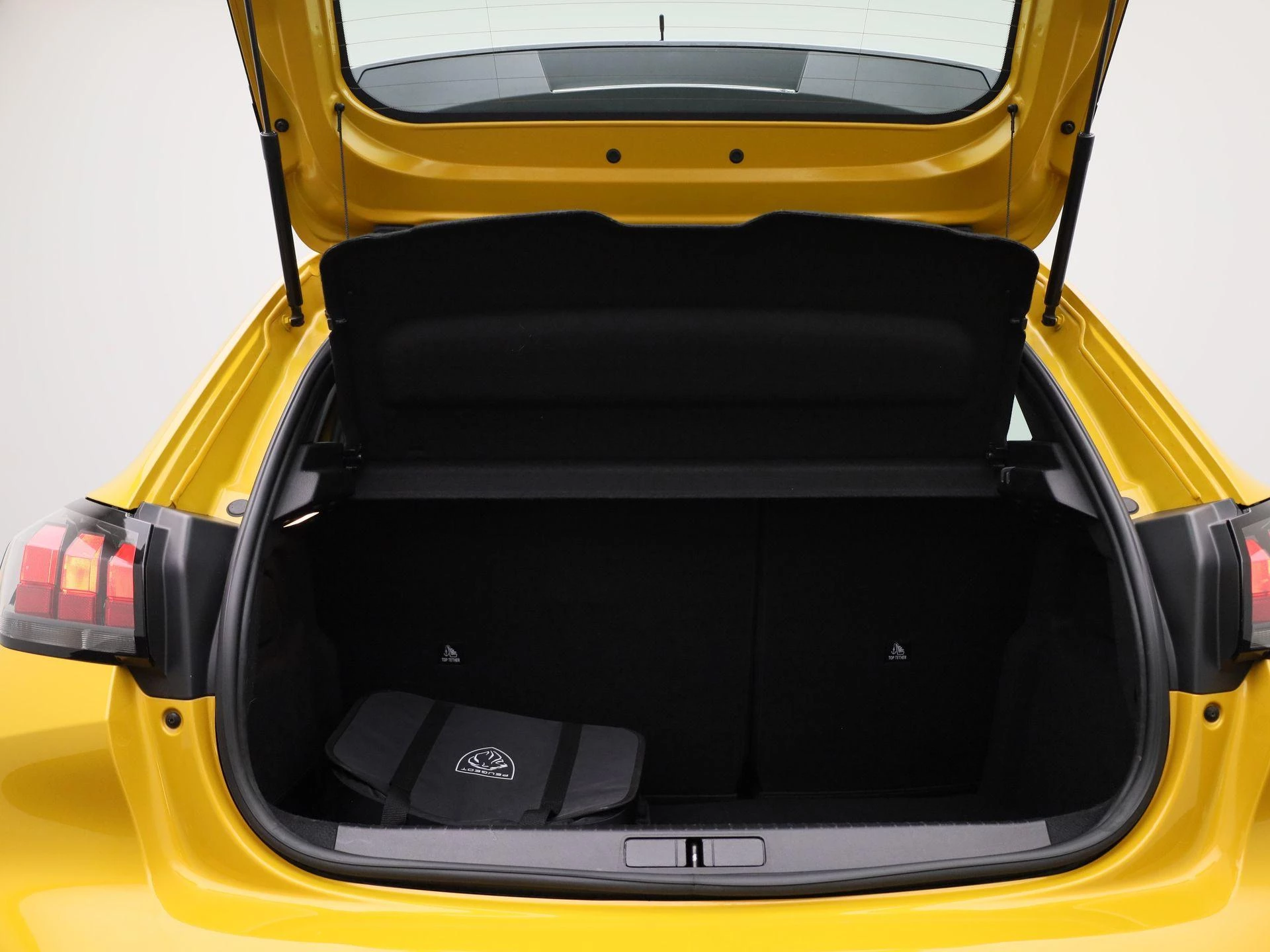 Peugeot-e-208-image-12
