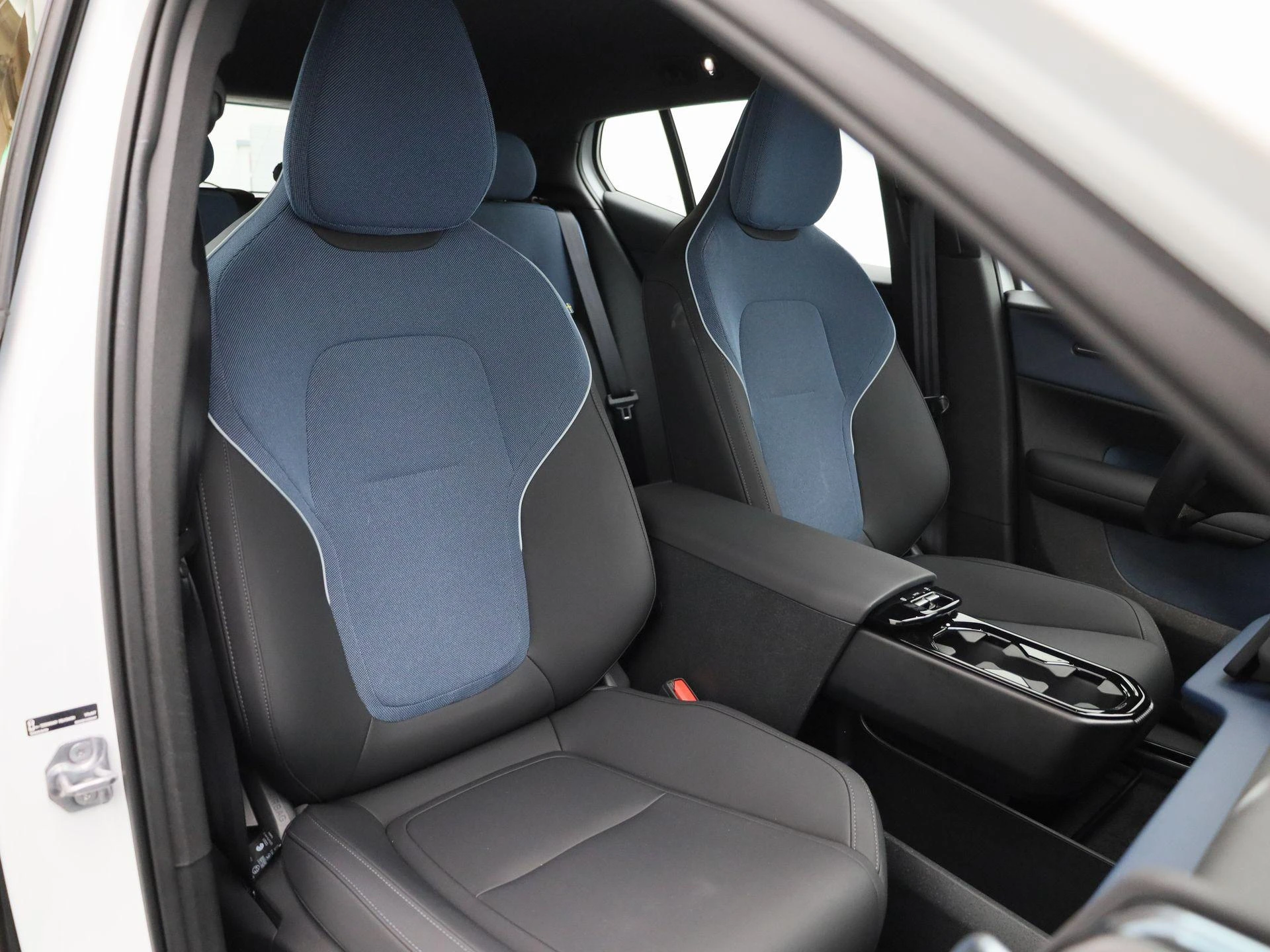 Volvo-EX30-image-35