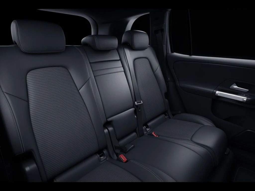 Mercedes-Benz-GLB 200-image-11