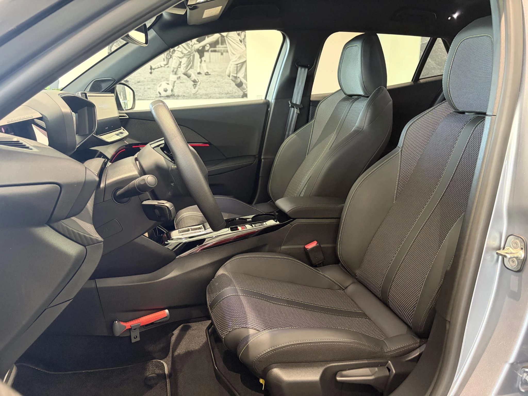 Peugeot-e-2008-image-11