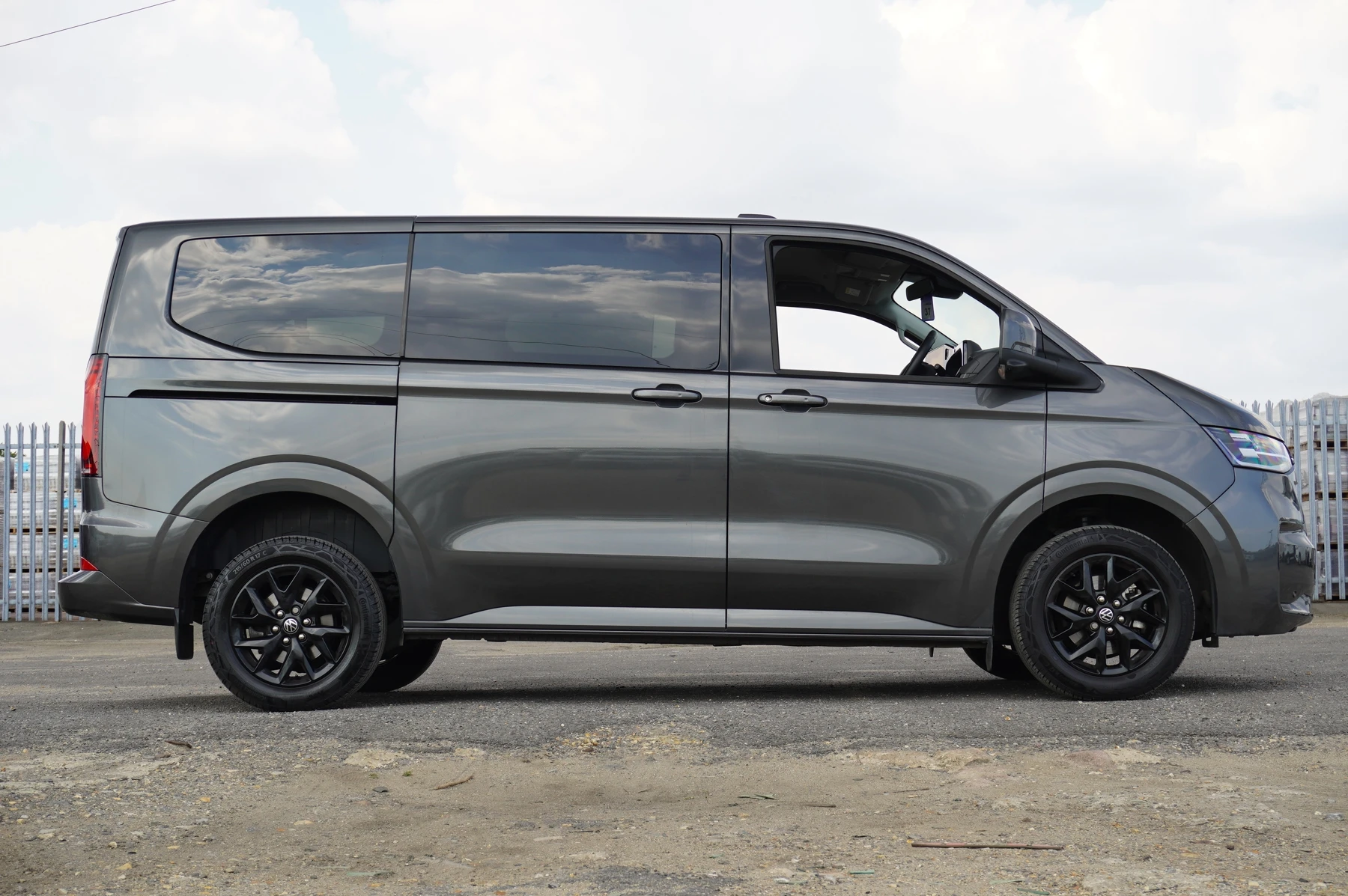 Volkswagen-Transporter-image-3