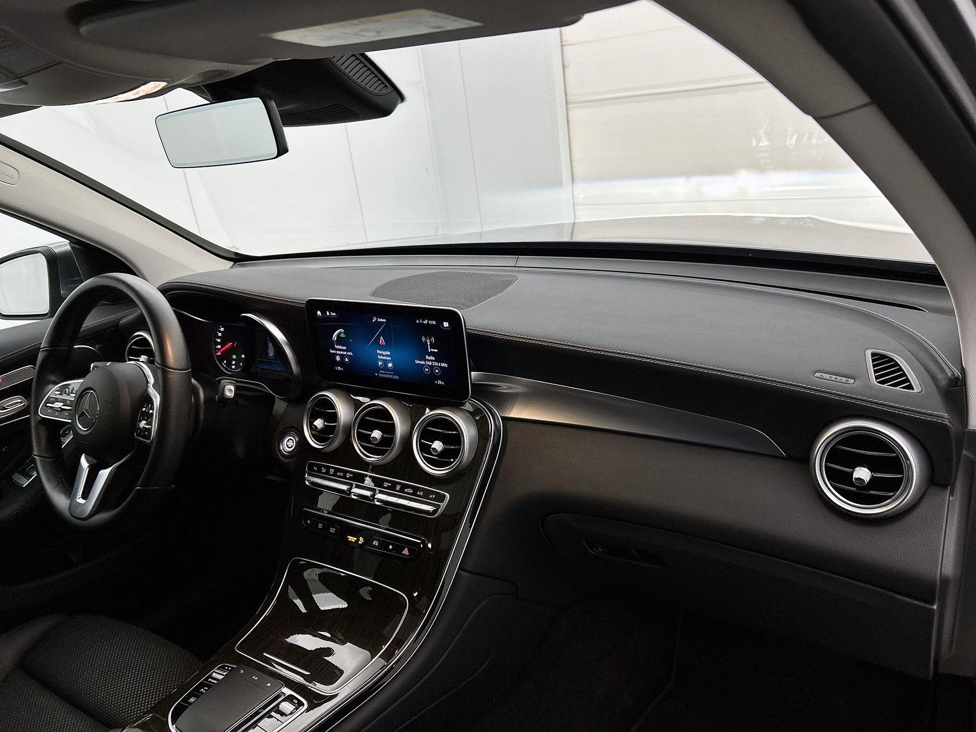 Mercedes-Benz-GLC-image-19