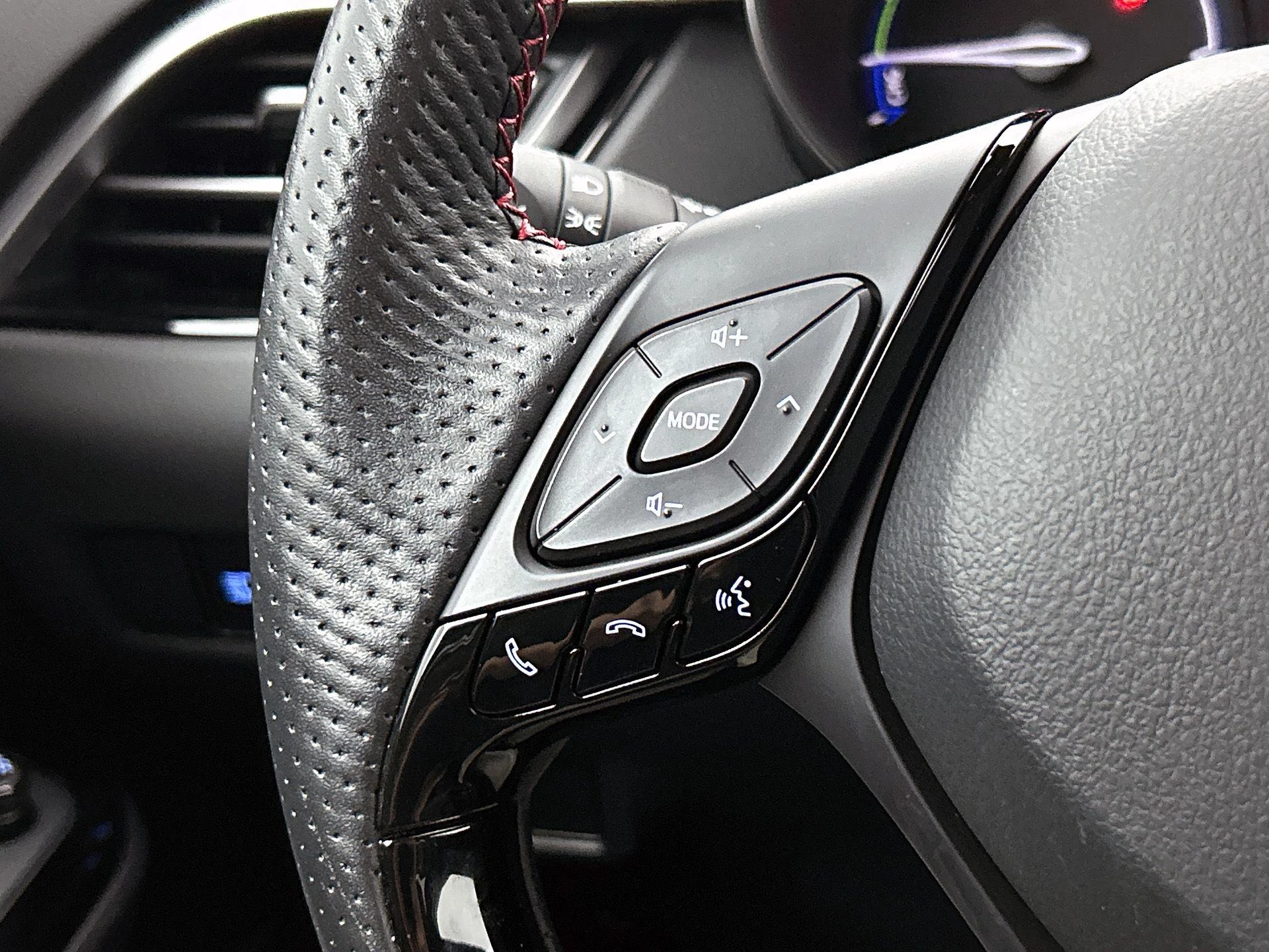 Toyota-C-HR-image-29