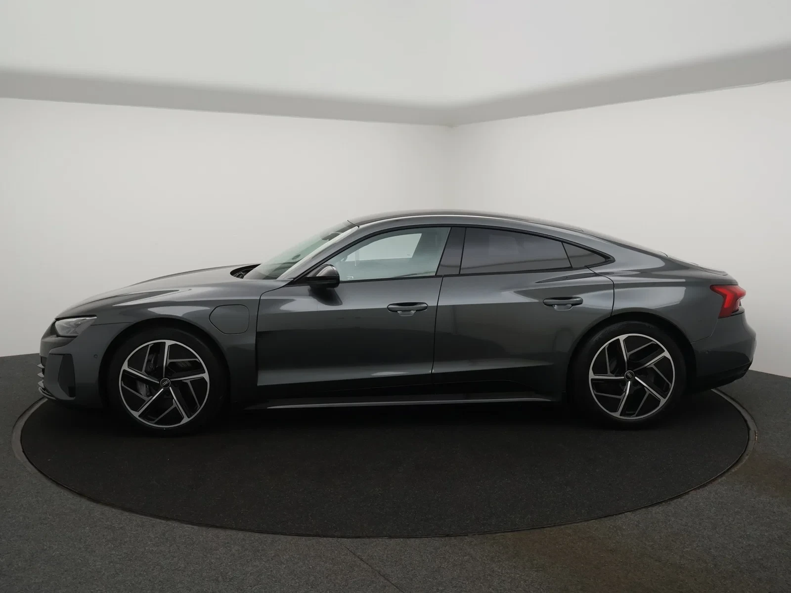 Audi e-tron GT Audi e-tron GT quattro 476PK *NAVI*APP CONNECT*B&O SOUNDSYSTEM*ADAPTIVE CRUISE*DIGITAL DASH*LEDER*ZETELVERWARMING*...