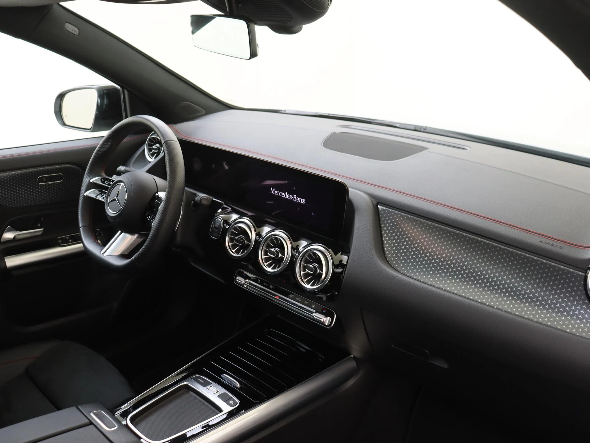 Mercedes-Benz-EQA-image-10