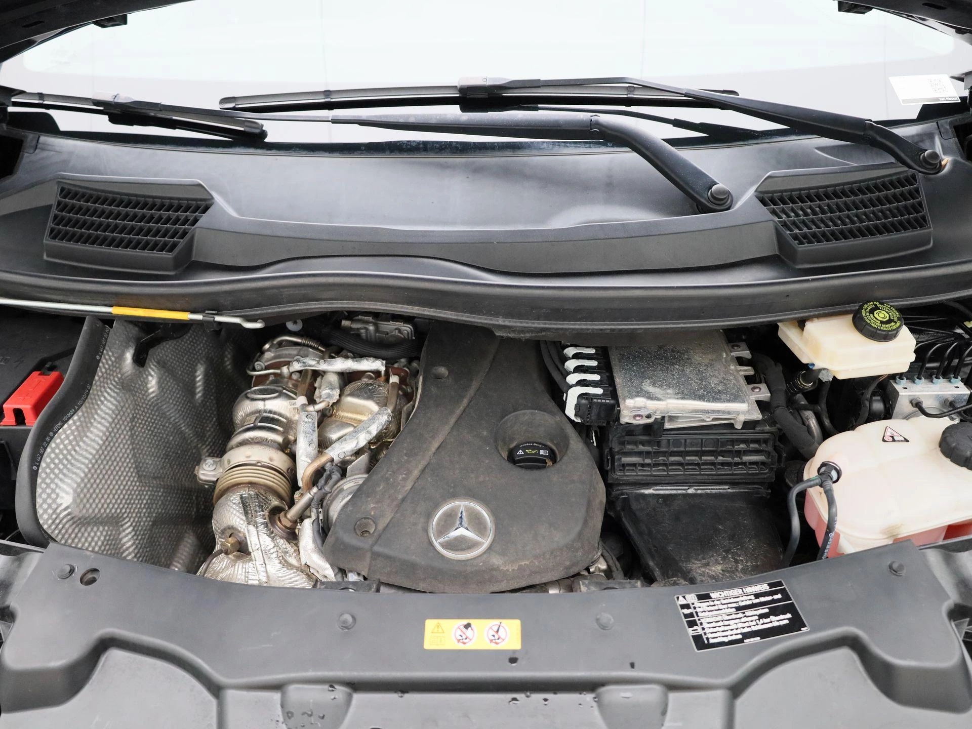 Mercedes-Benz-Vito-image-36