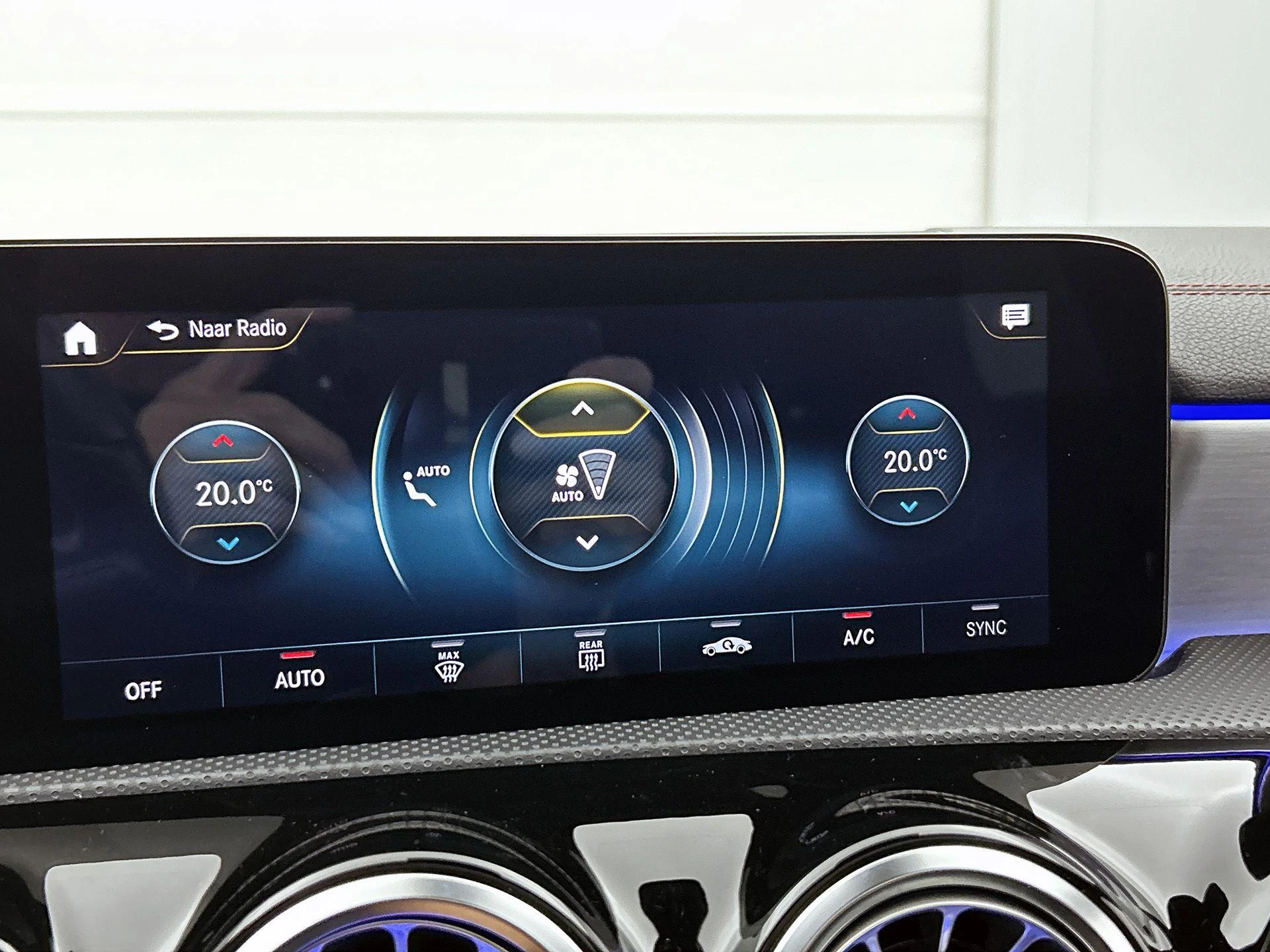 Mercedes-Benz-CLA-image-17