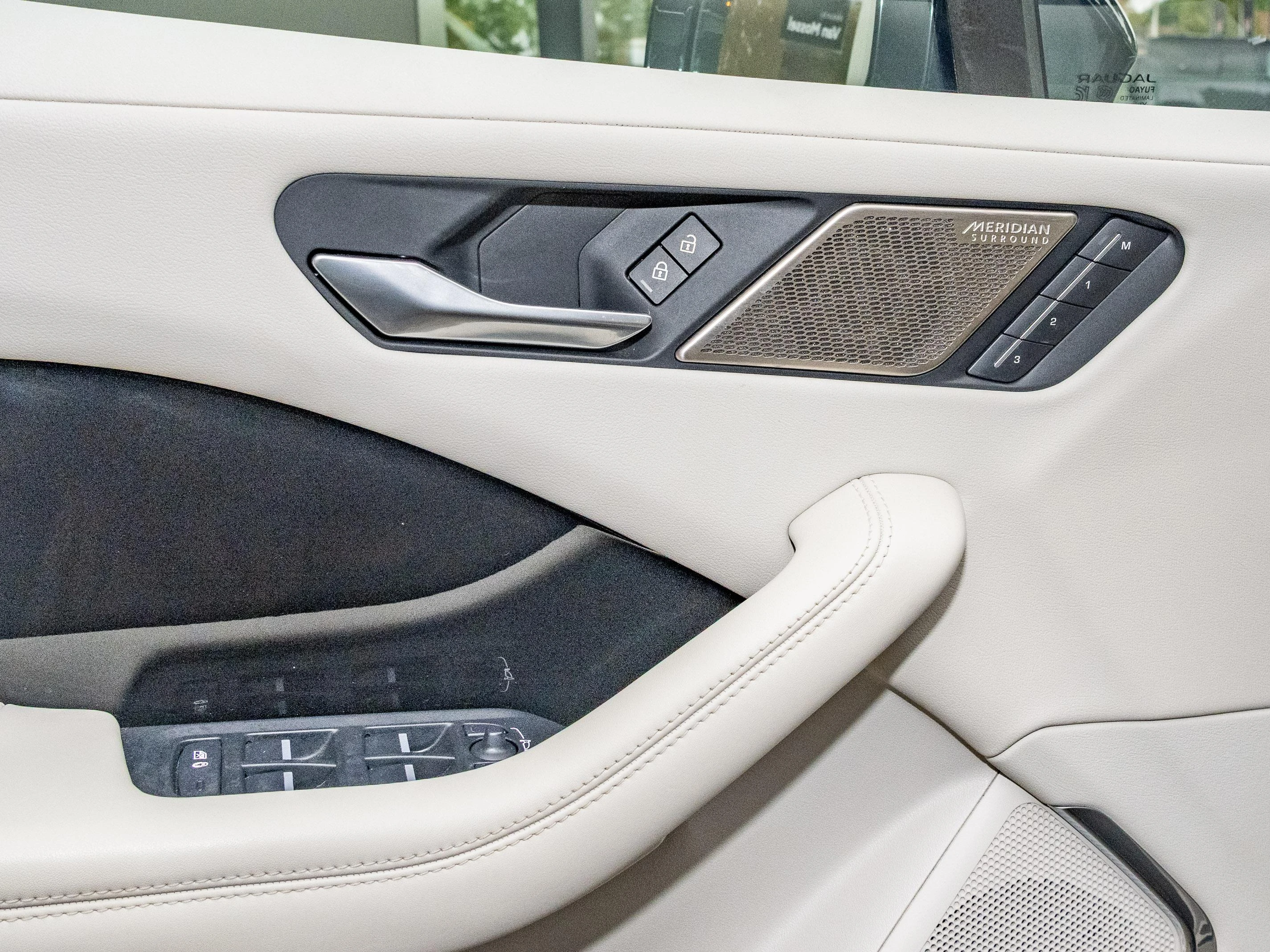 Jaguar-I-PACE-image-15