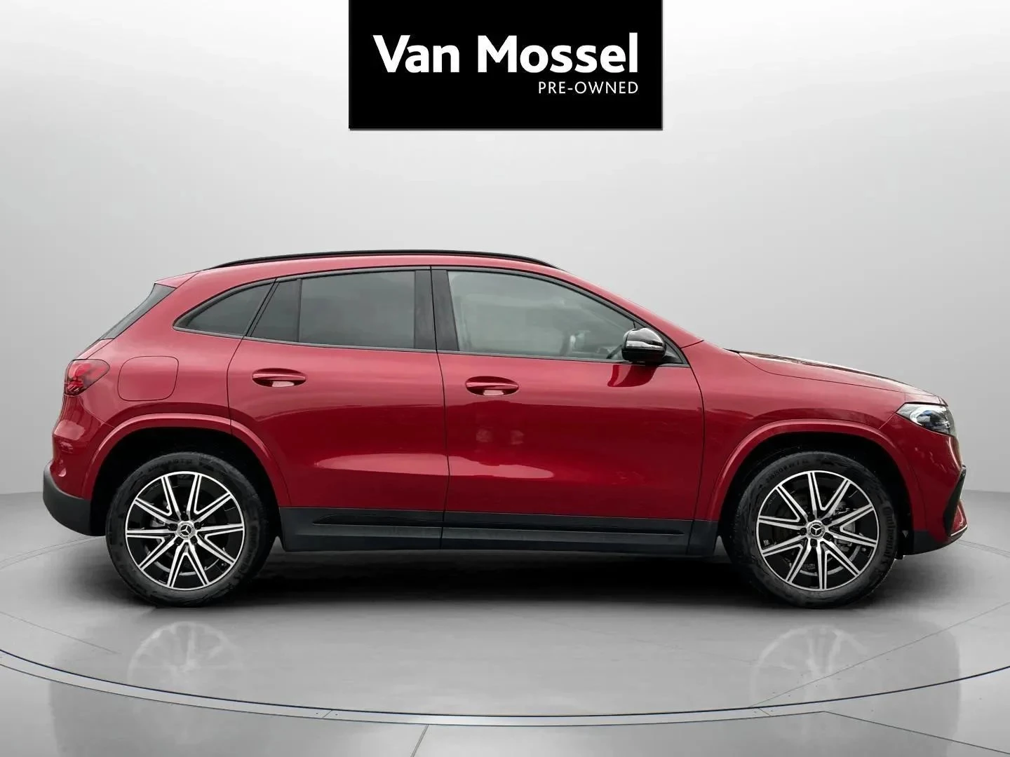 Mercedes-Benz-EQA-image-4