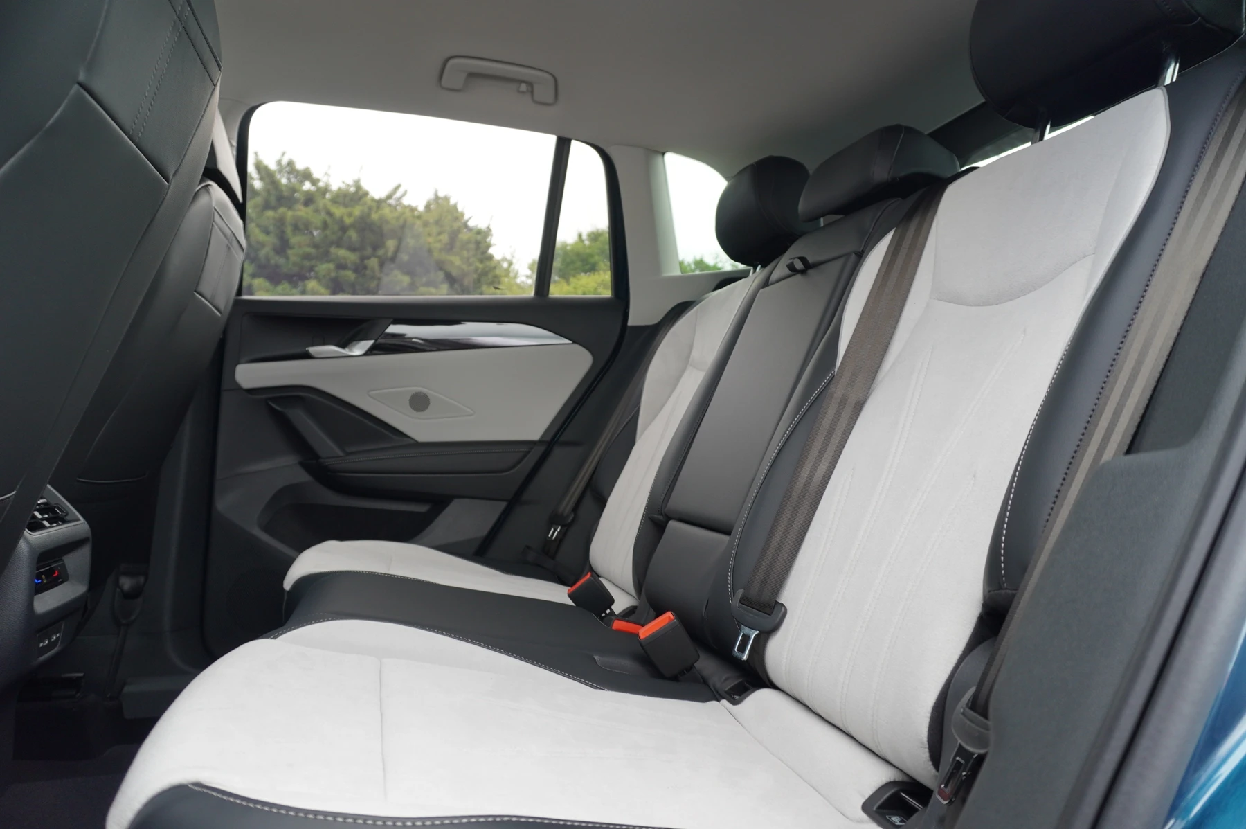 Volkswagen-Tiguan-image-9