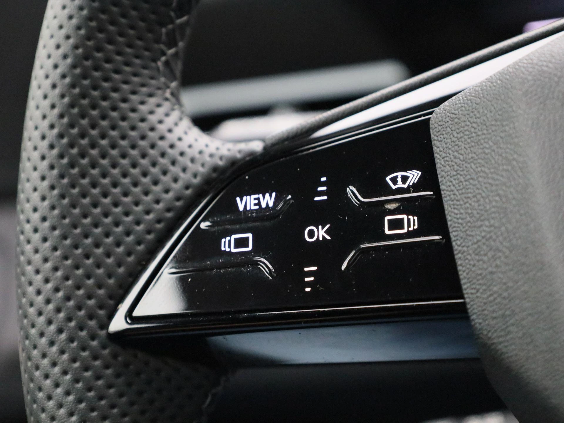 Audi-Q6 e-tron-image-17