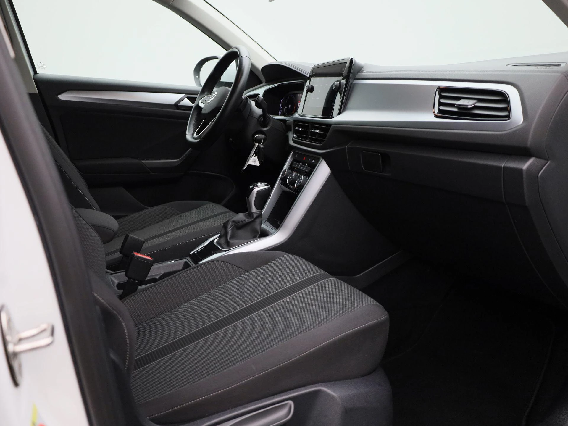 Volkswagen-T-Roc-image-30