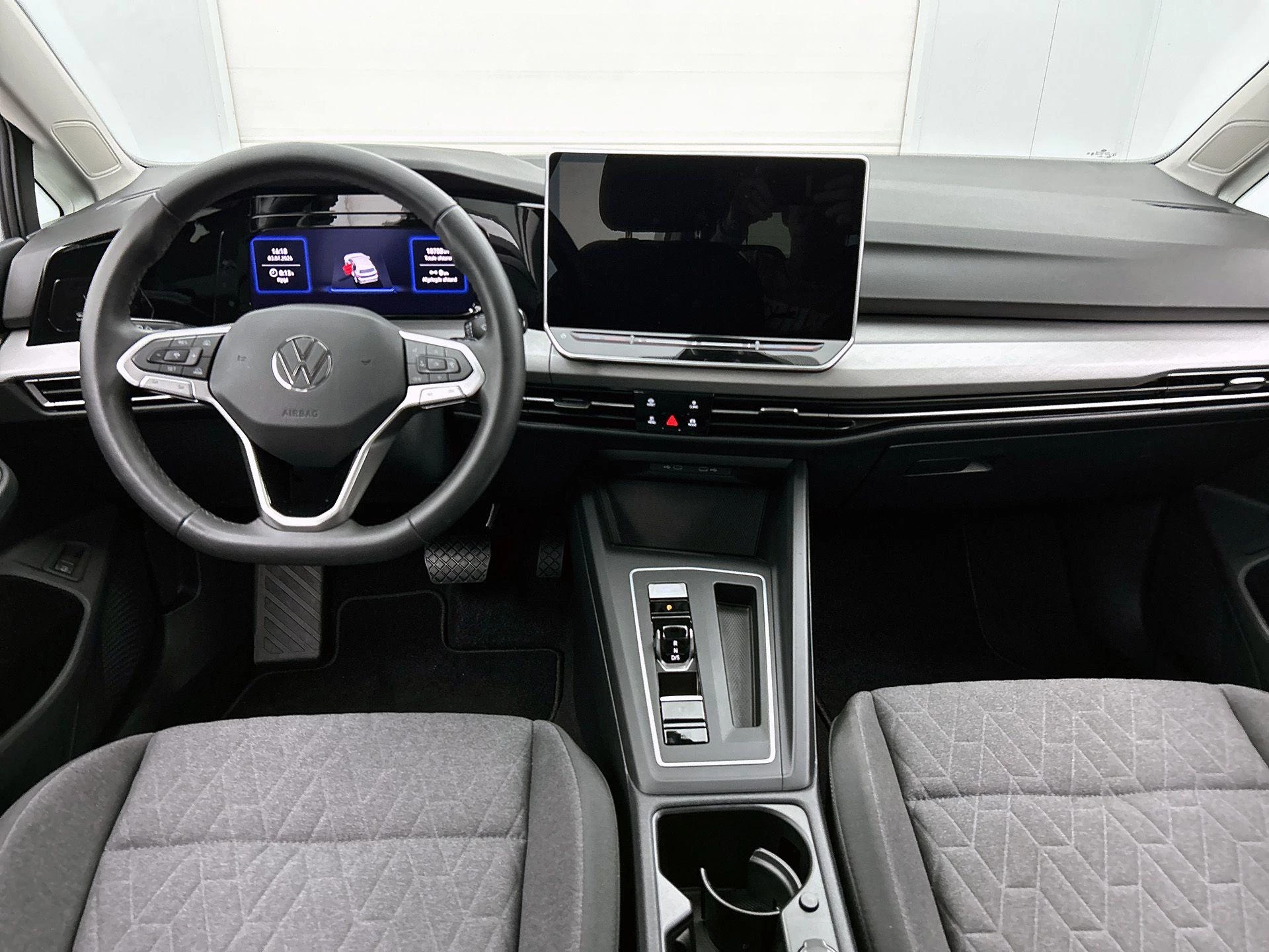 Volkswagen-Golf-image-21