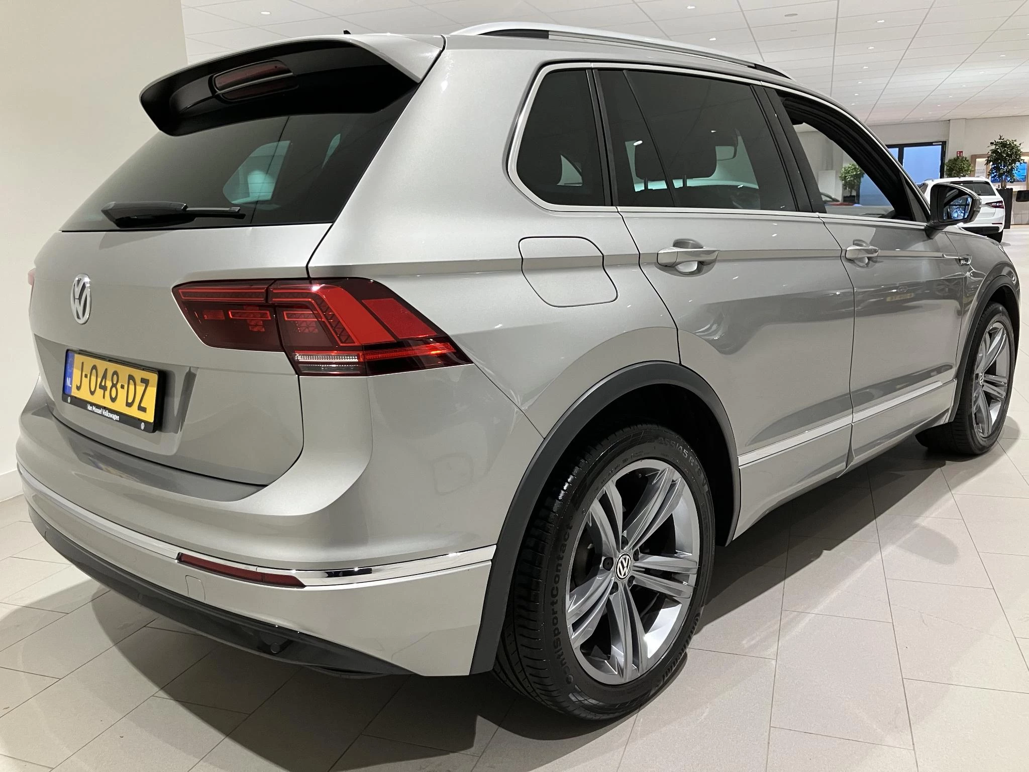 Volkswagen-Tiguan-image-1