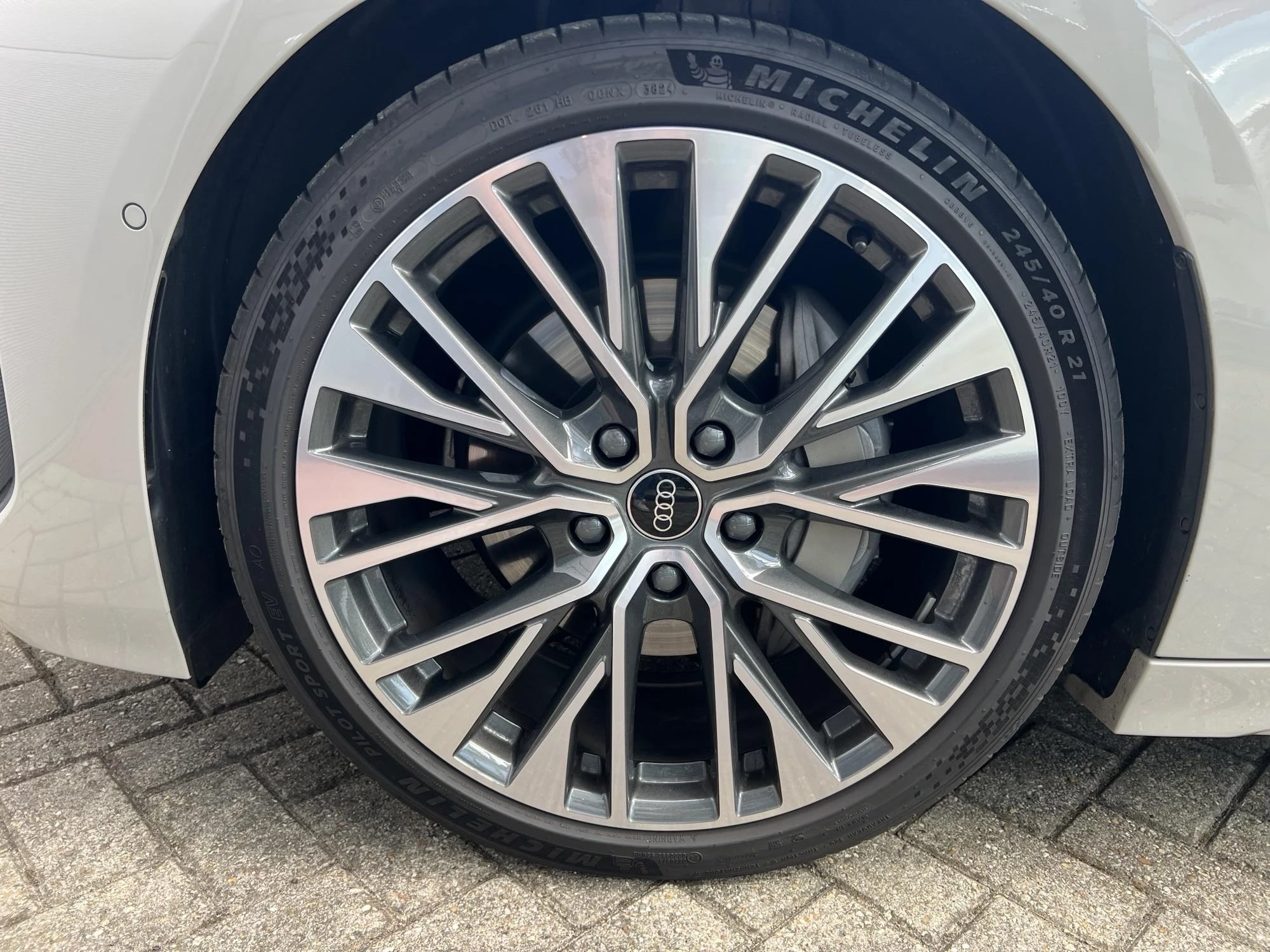 Audi-A6 Avant e-tron-image-6