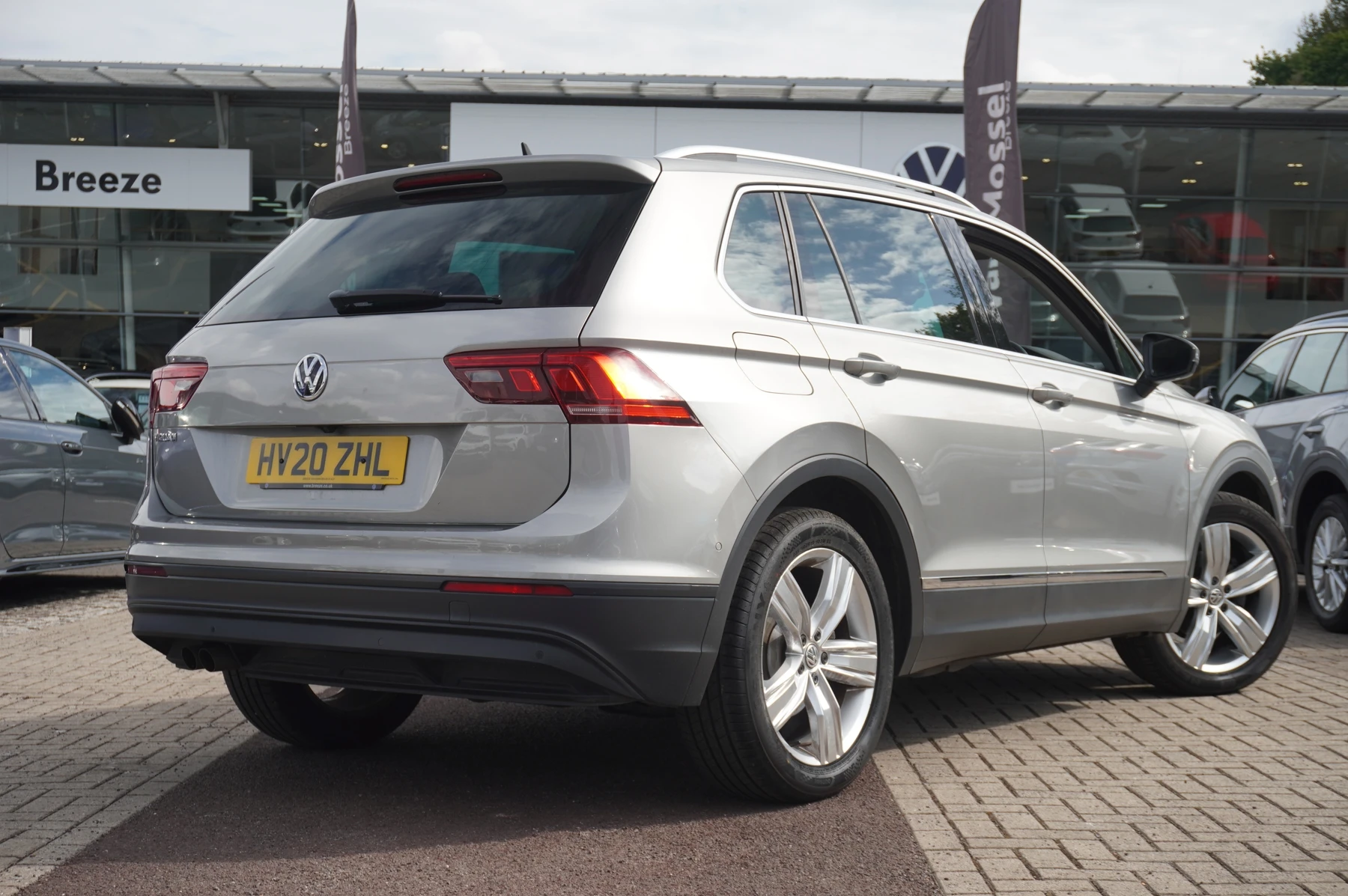 Volkswagen-Tiguan-image-18