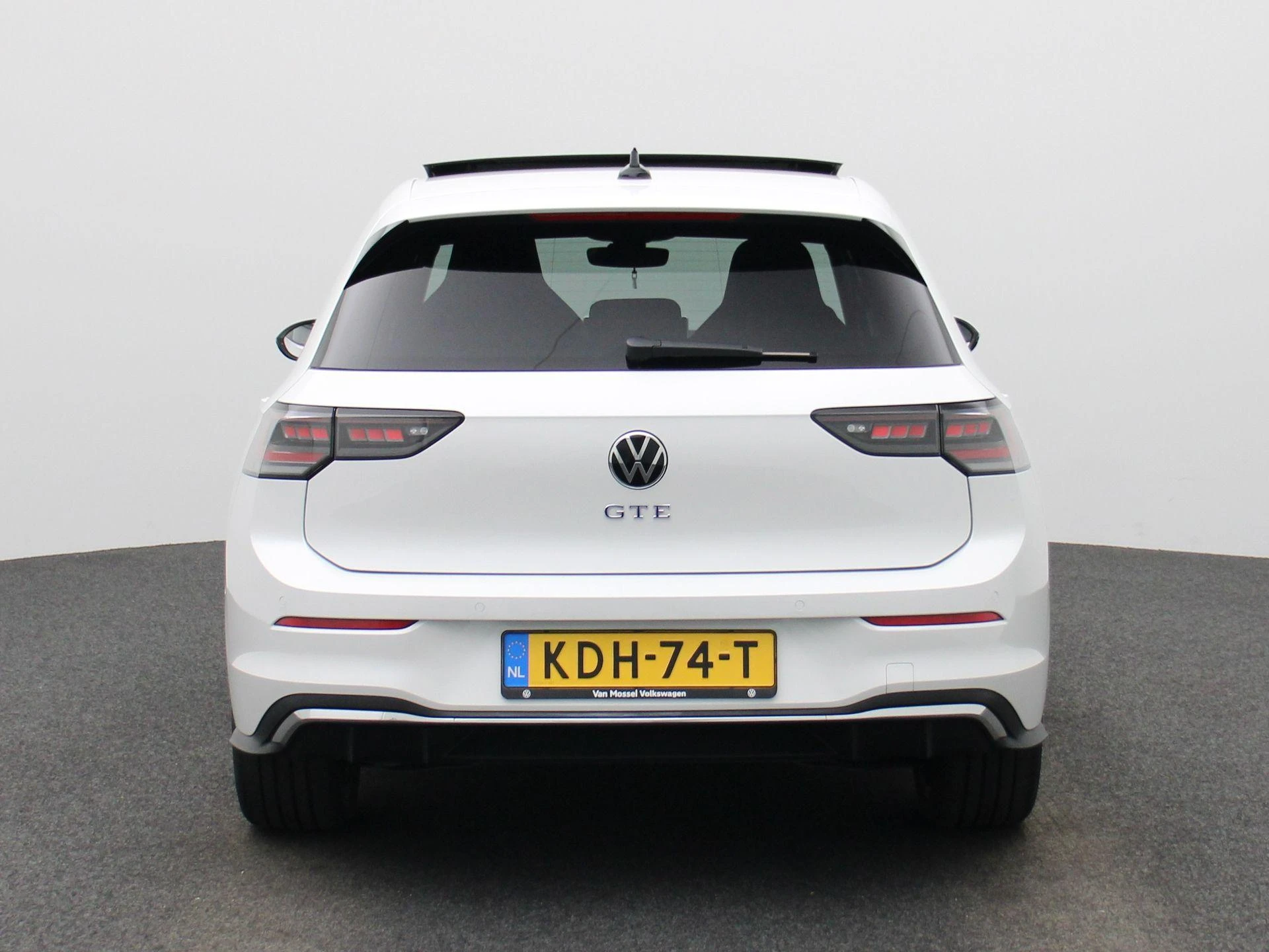 Volkswagen-Golf-image-4
