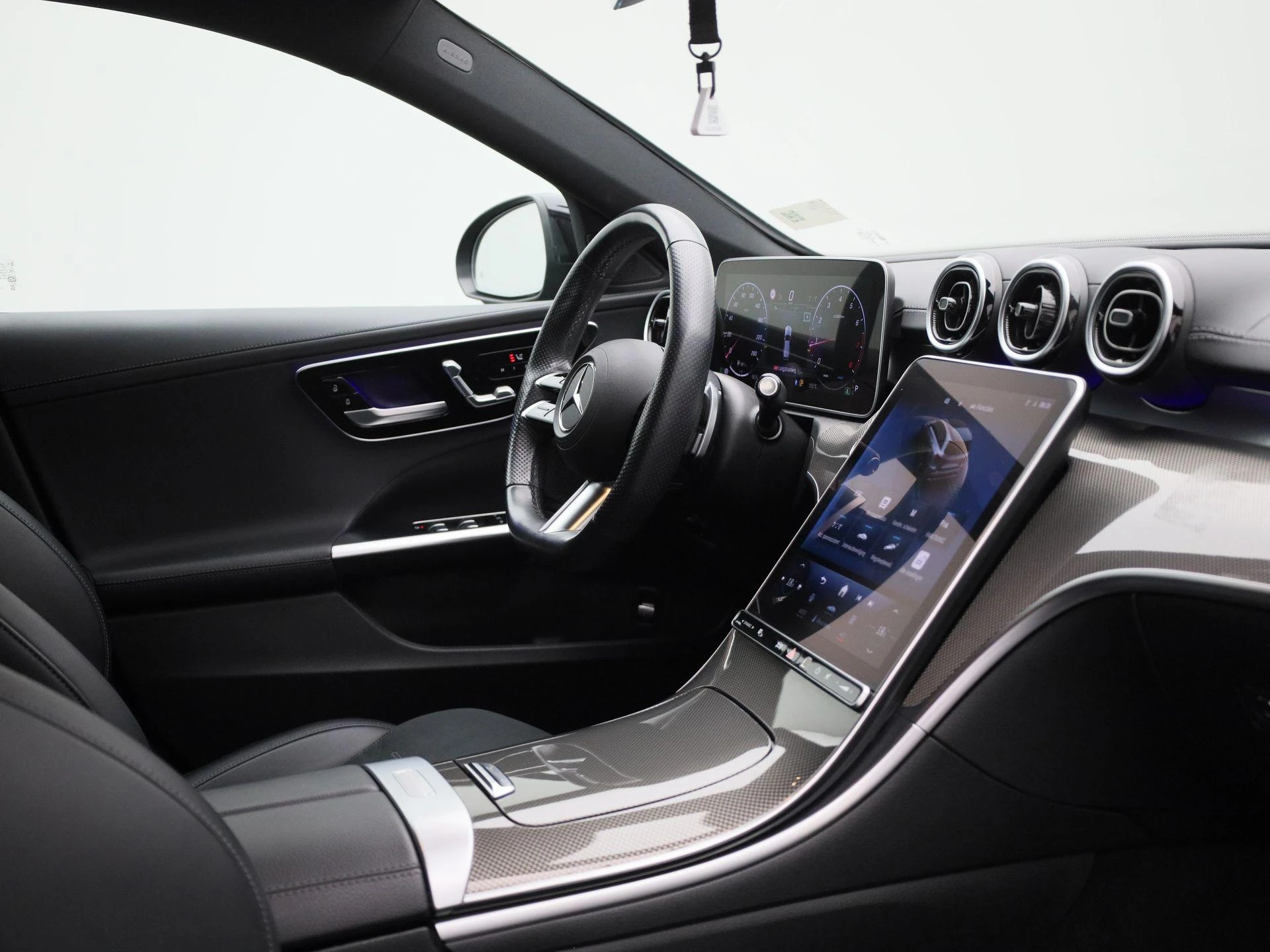 Mercedes-Benz-C-Klasse-image-33