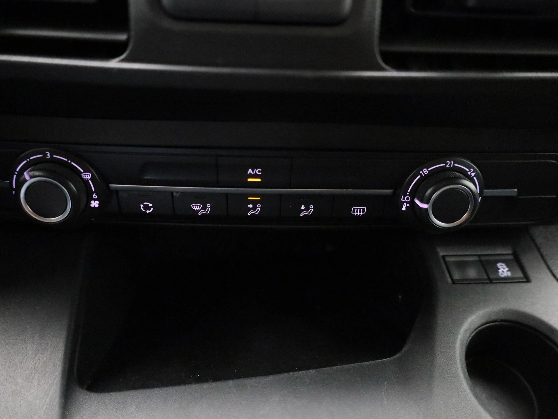 Opel-Combo Life-image-16