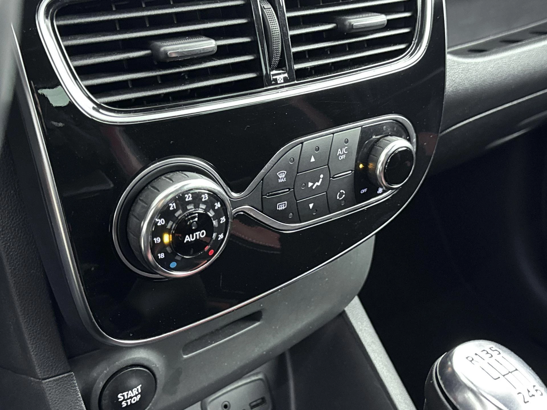 Renault-Clio-image-17