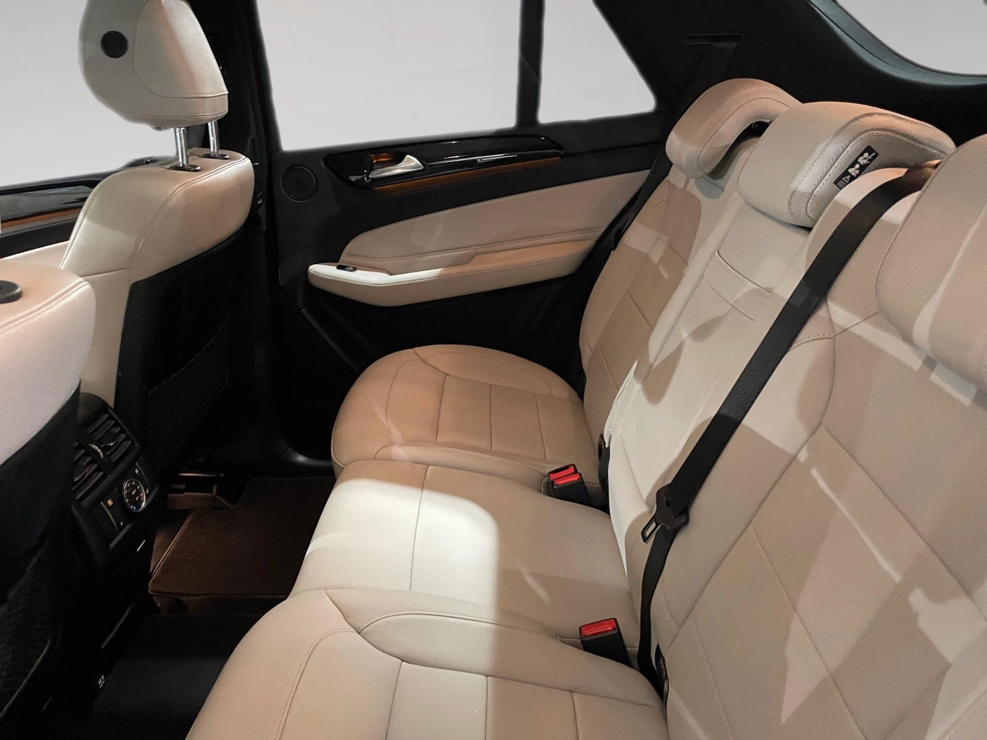 Mercedes-Benz-GLE-image-10