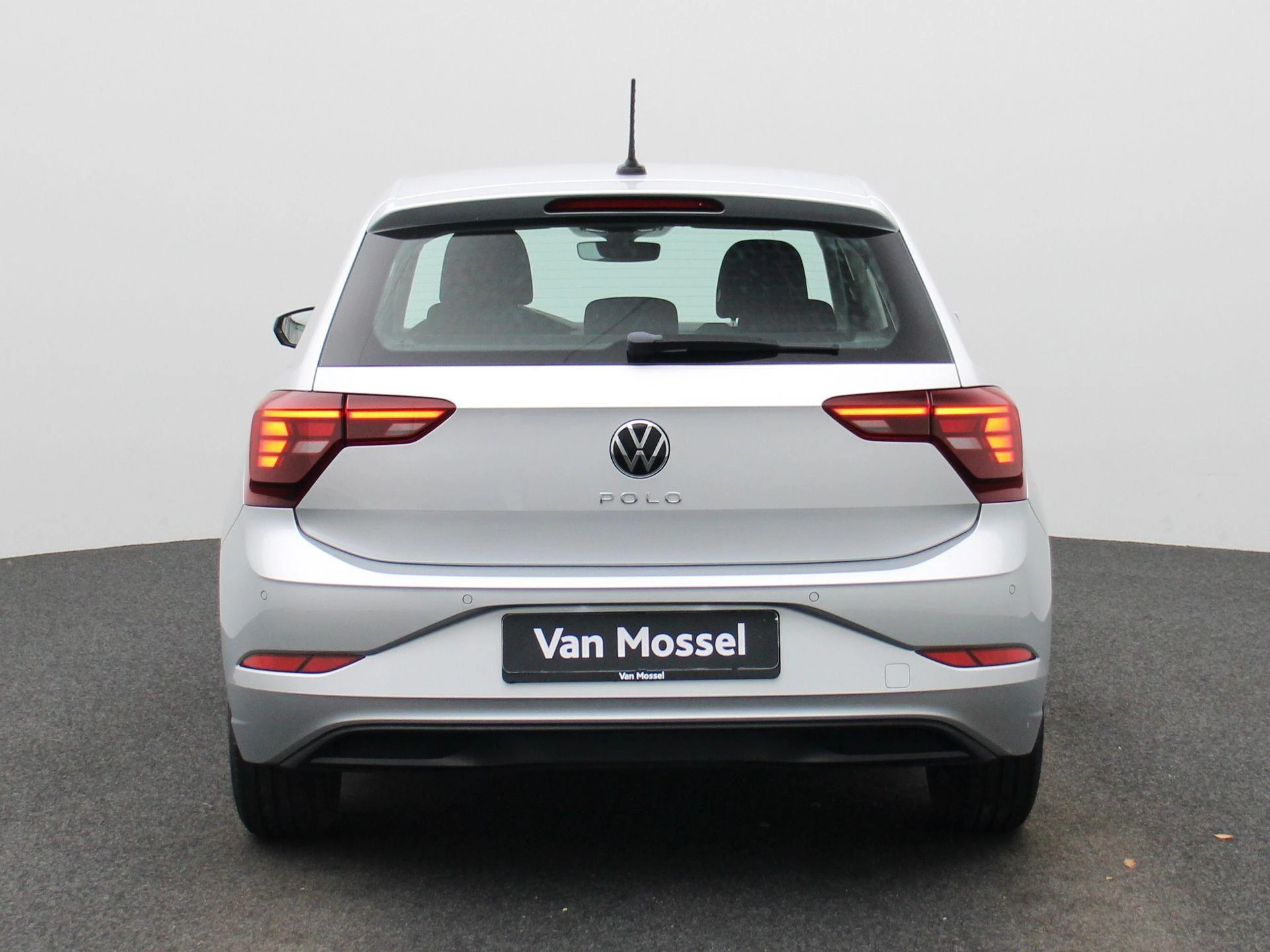 Volkswagen-Polo-image-4