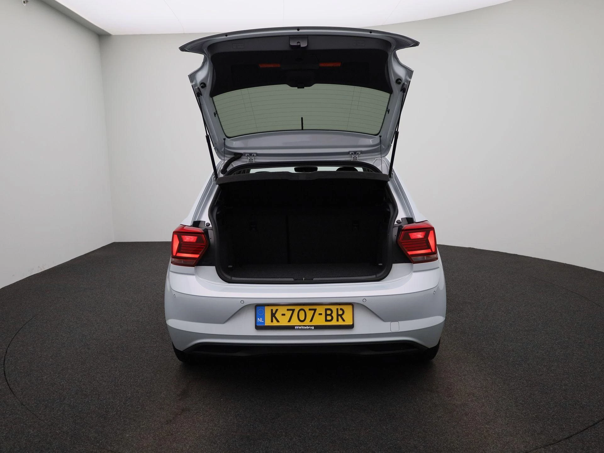 Volkswagen-Polo-image-10