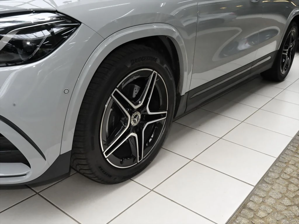 Mercedes-Benz-GLA 200 d-image-6