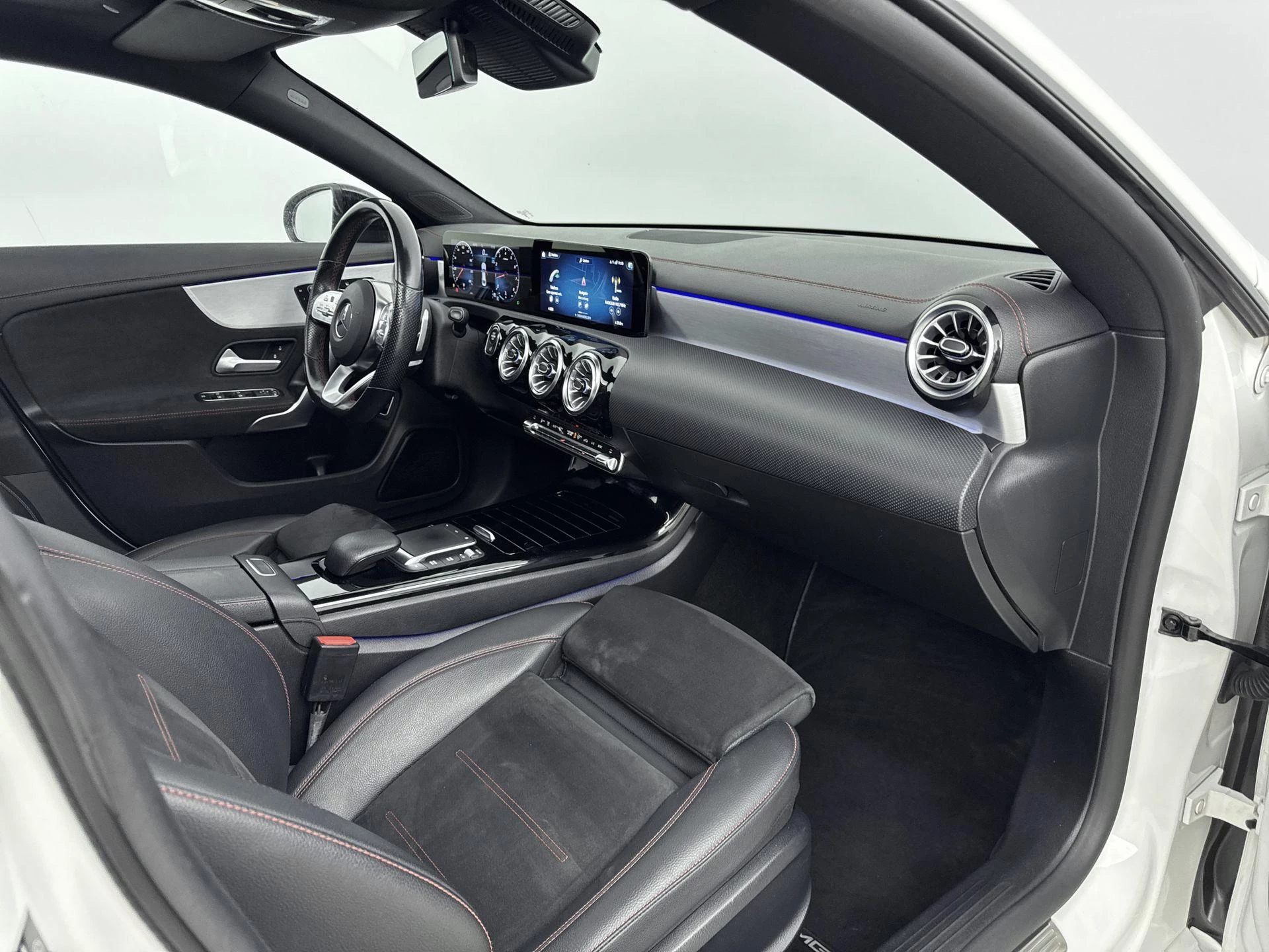 Mercedes-Benz-CLA-image-7