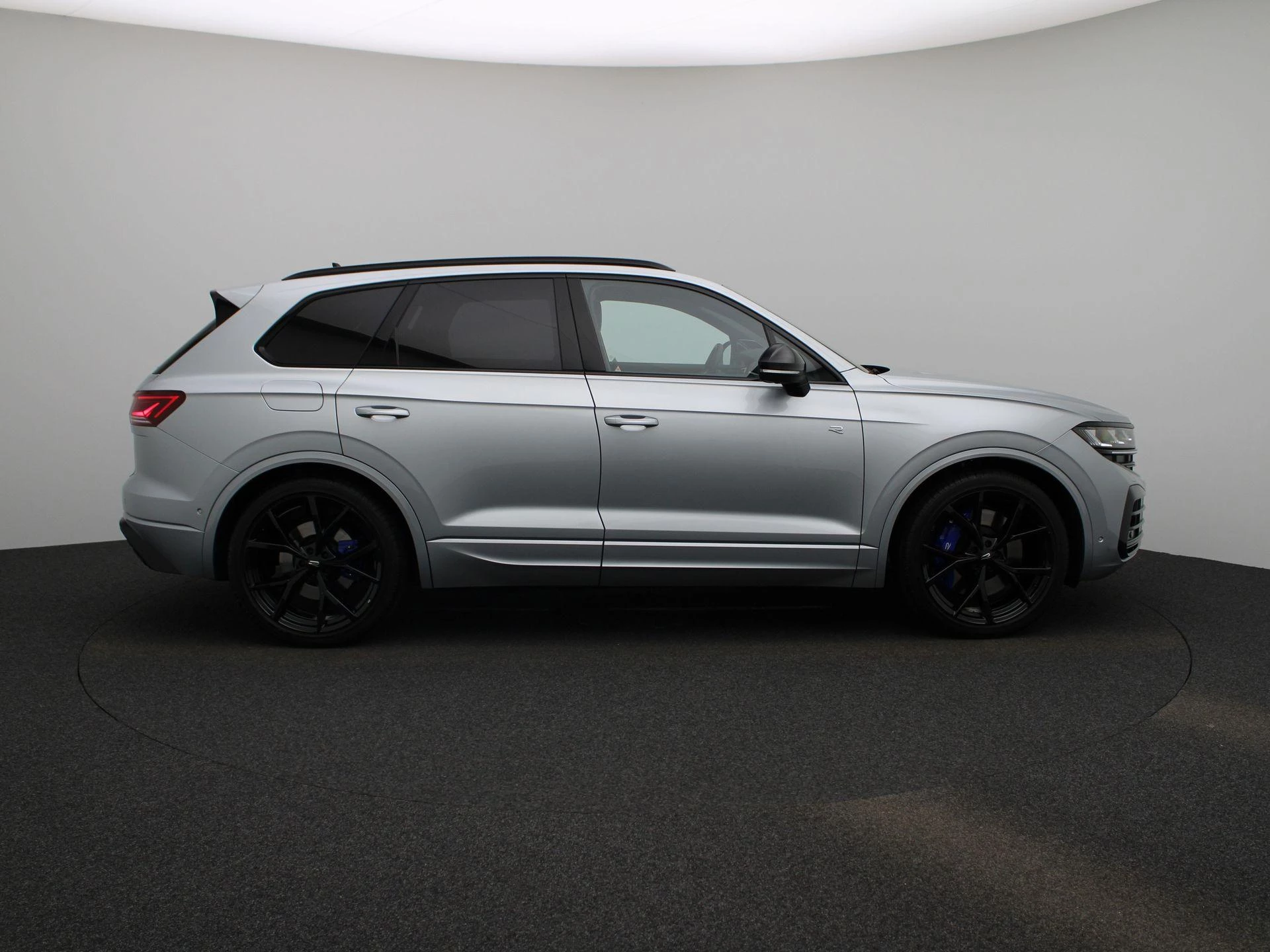 Volkswagen-Touareg-image-5