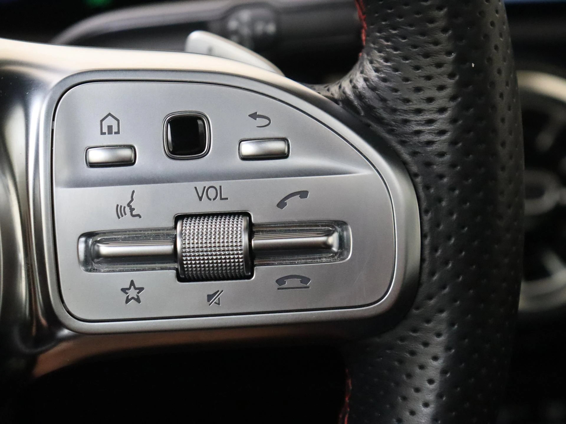 Mercedes-Benz-CLA-image-12