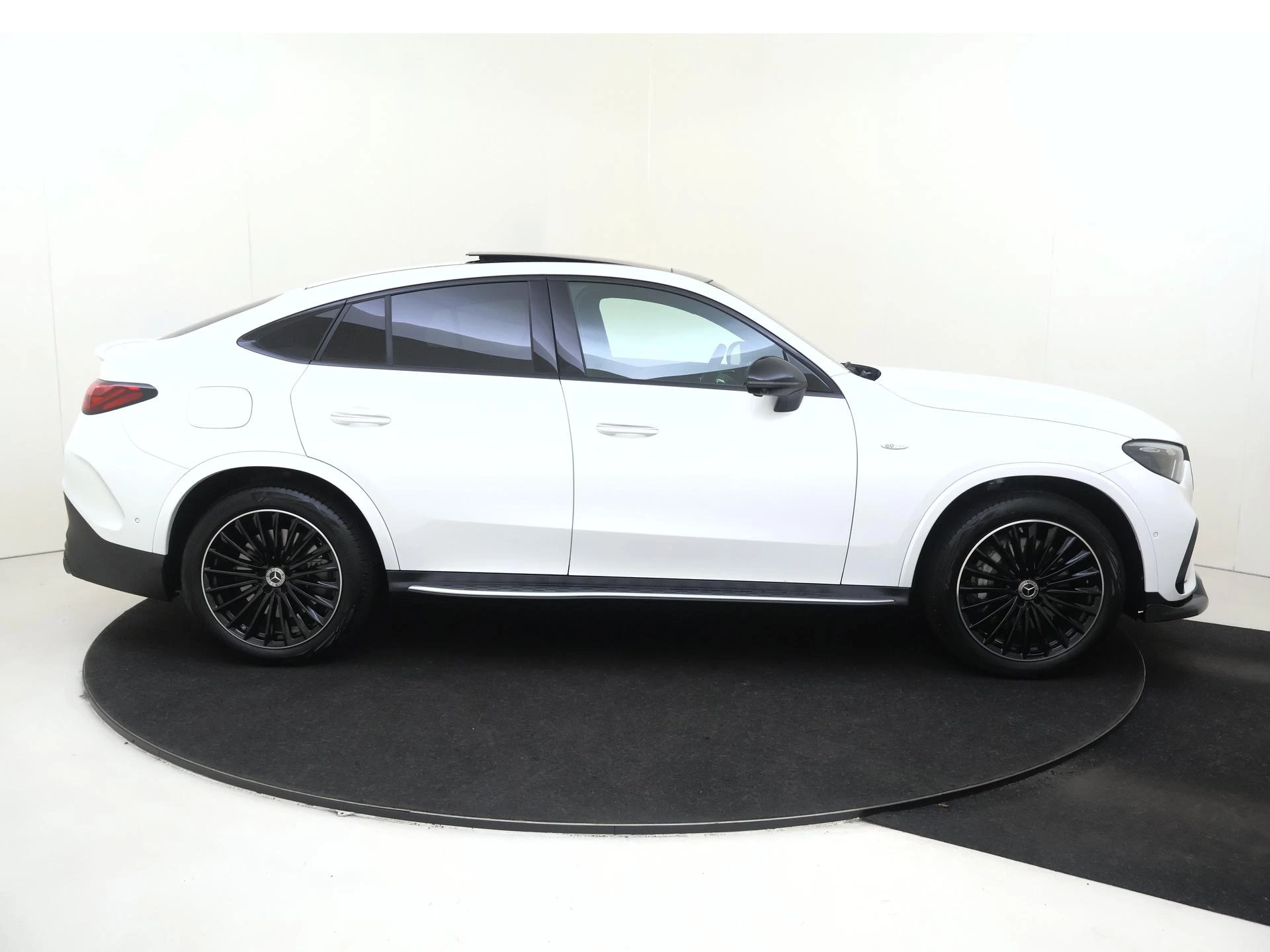 Mercedes-Benz-GLC-image-8