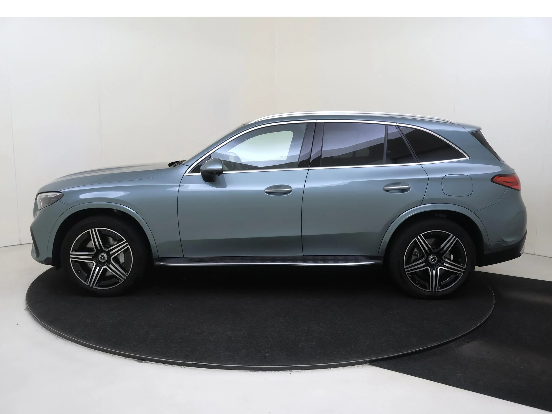 Mercedes-Benz-GLC-image-7