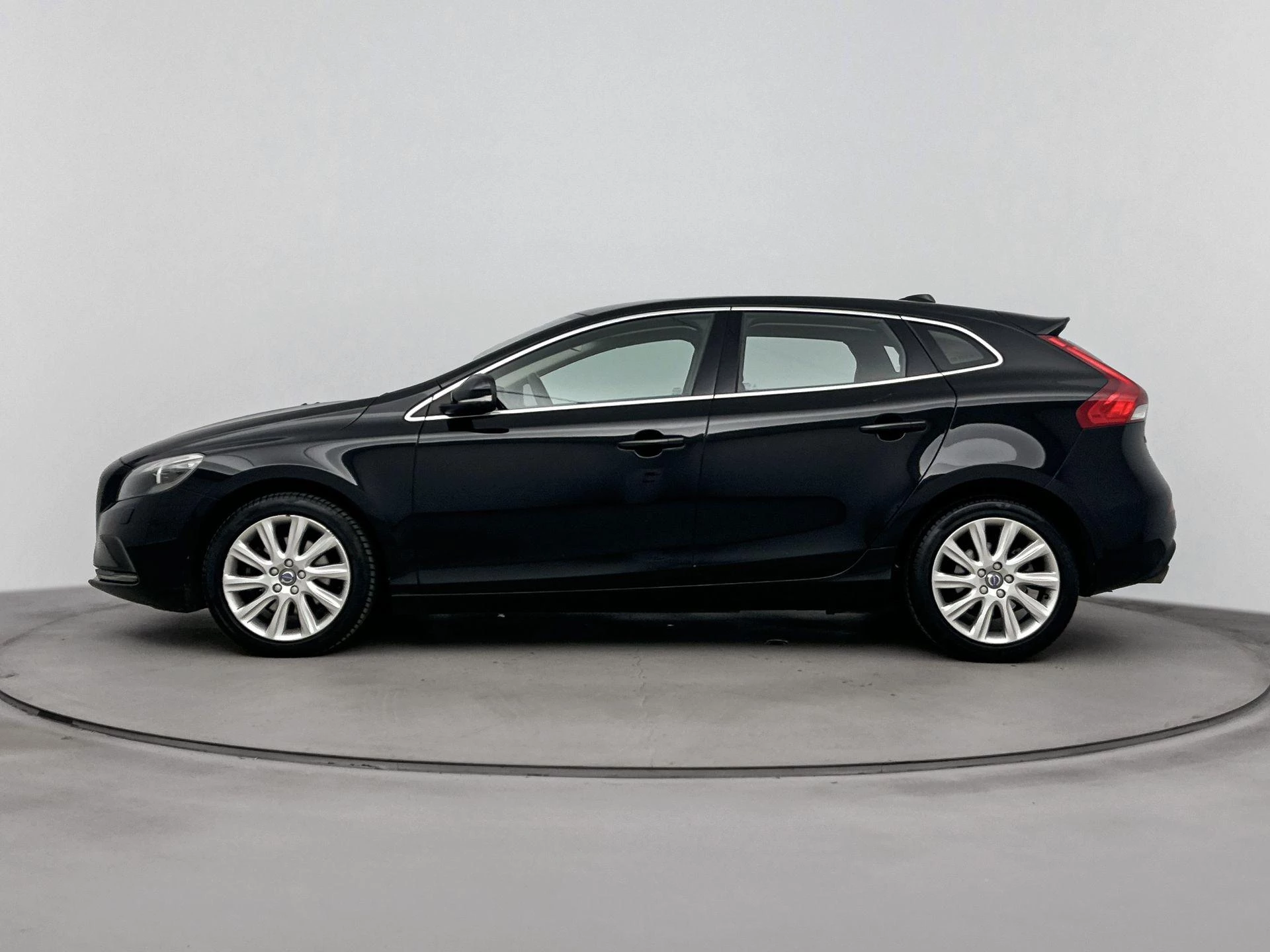 Volvo-V40-image-1