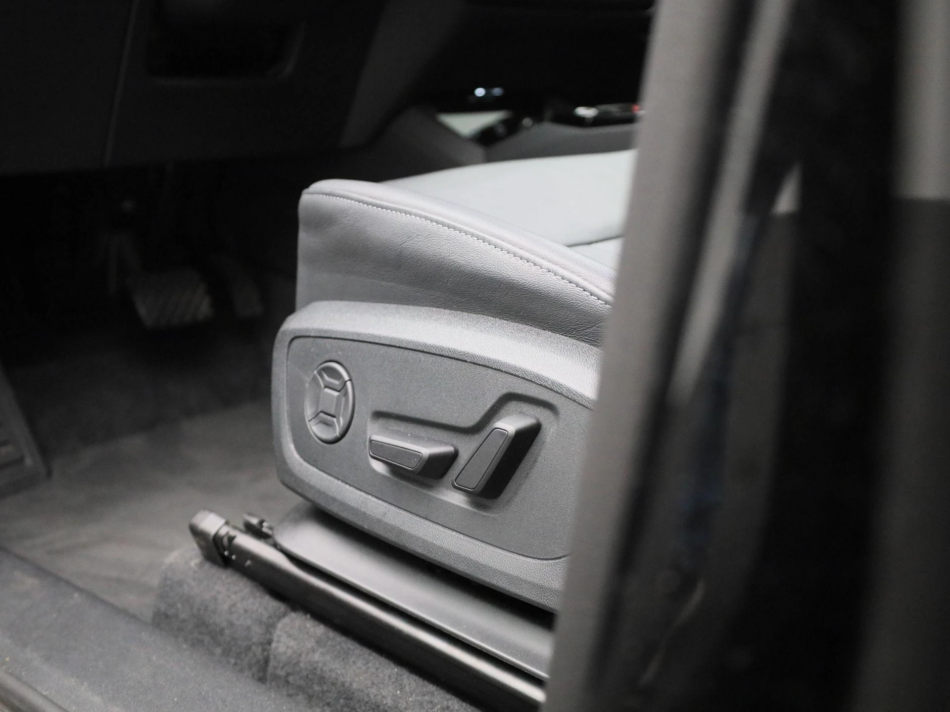 Audi-Q6 e-tron-image-41