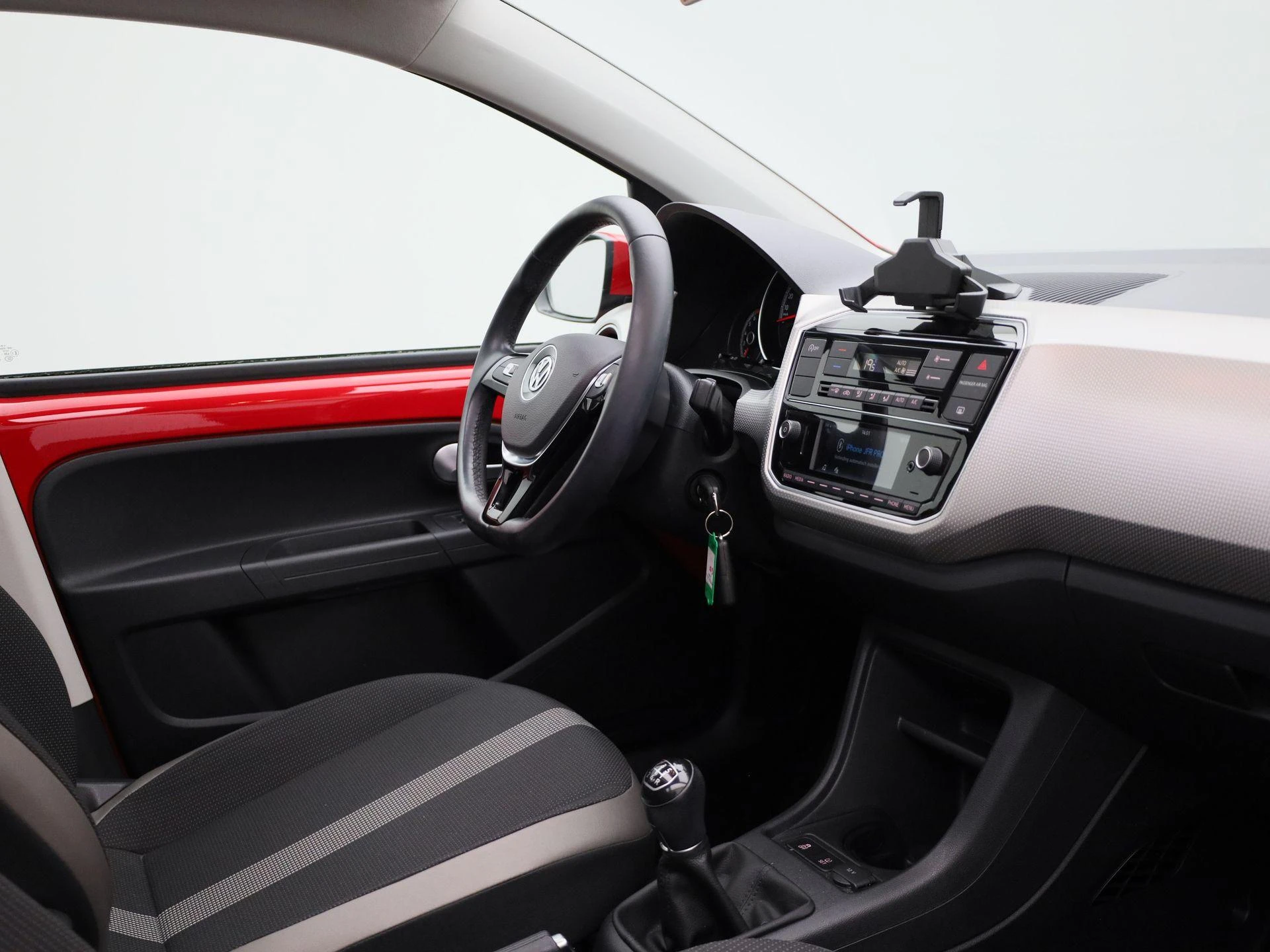 Volkswagen-up!-image-28