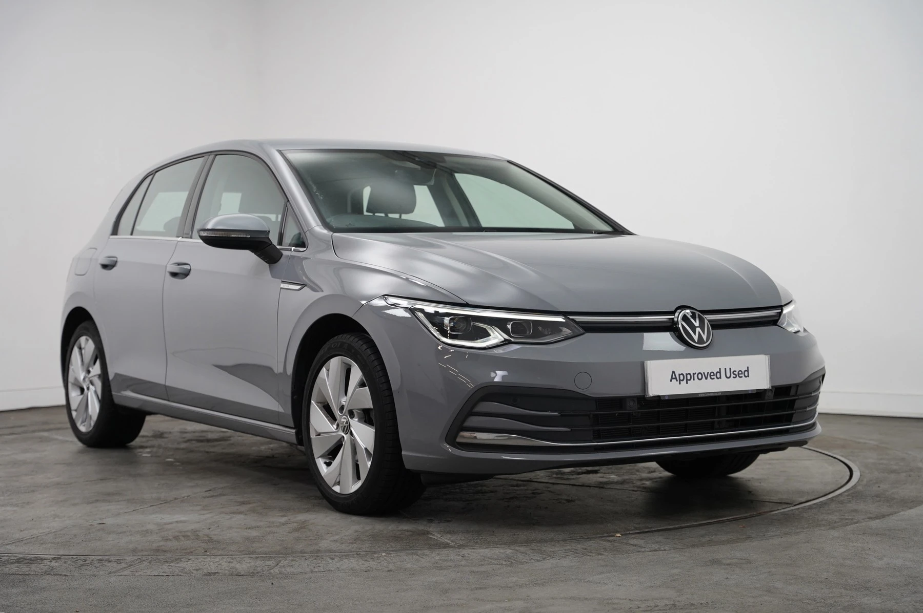 Volkswagen-Golf-image-0