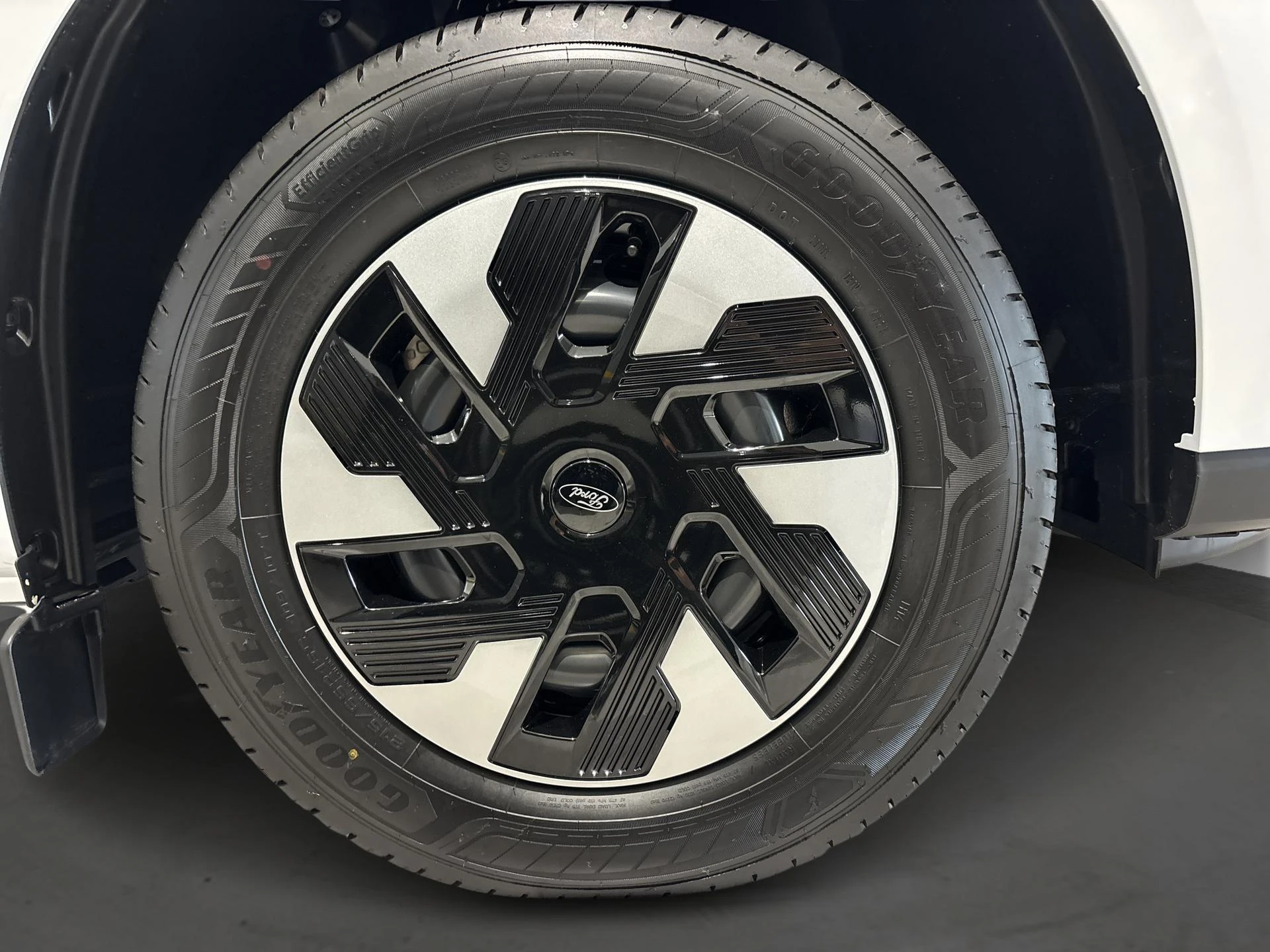 Ford-E-Transit Custom-image-5