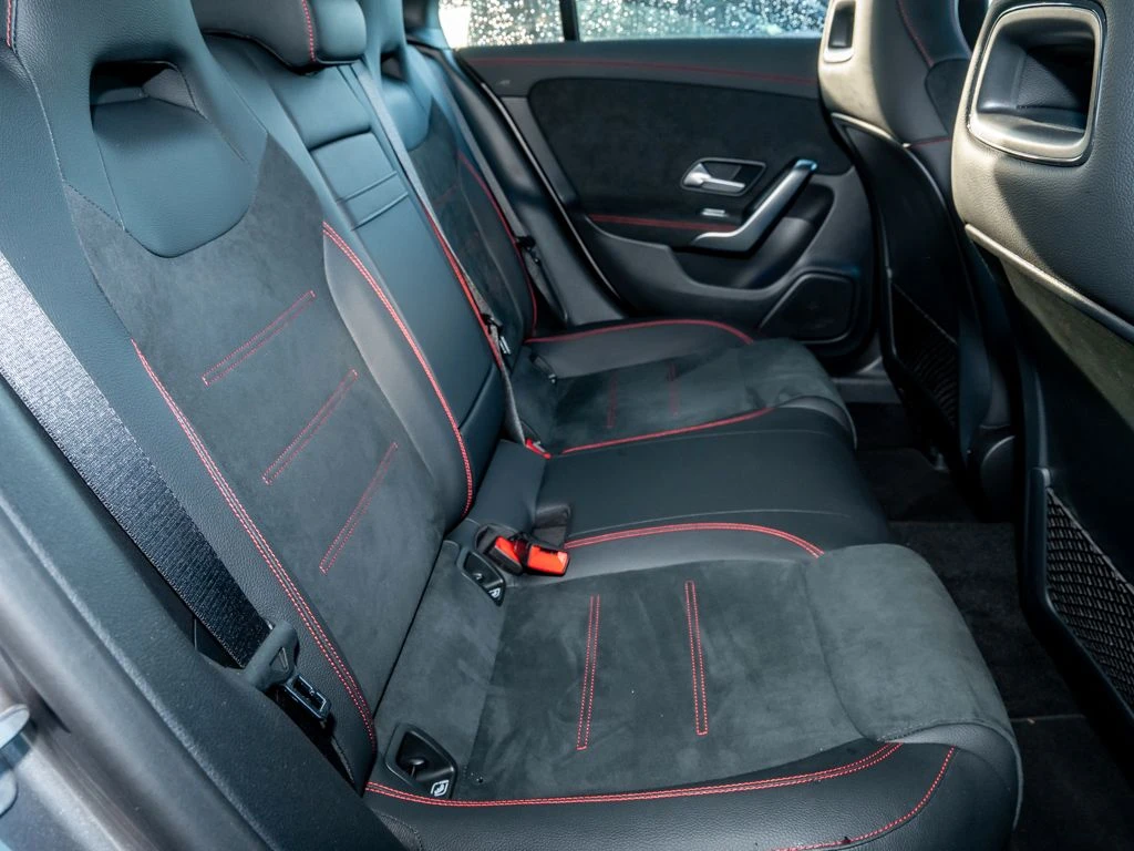 Mercedes-Benz-CLA 200-image-11