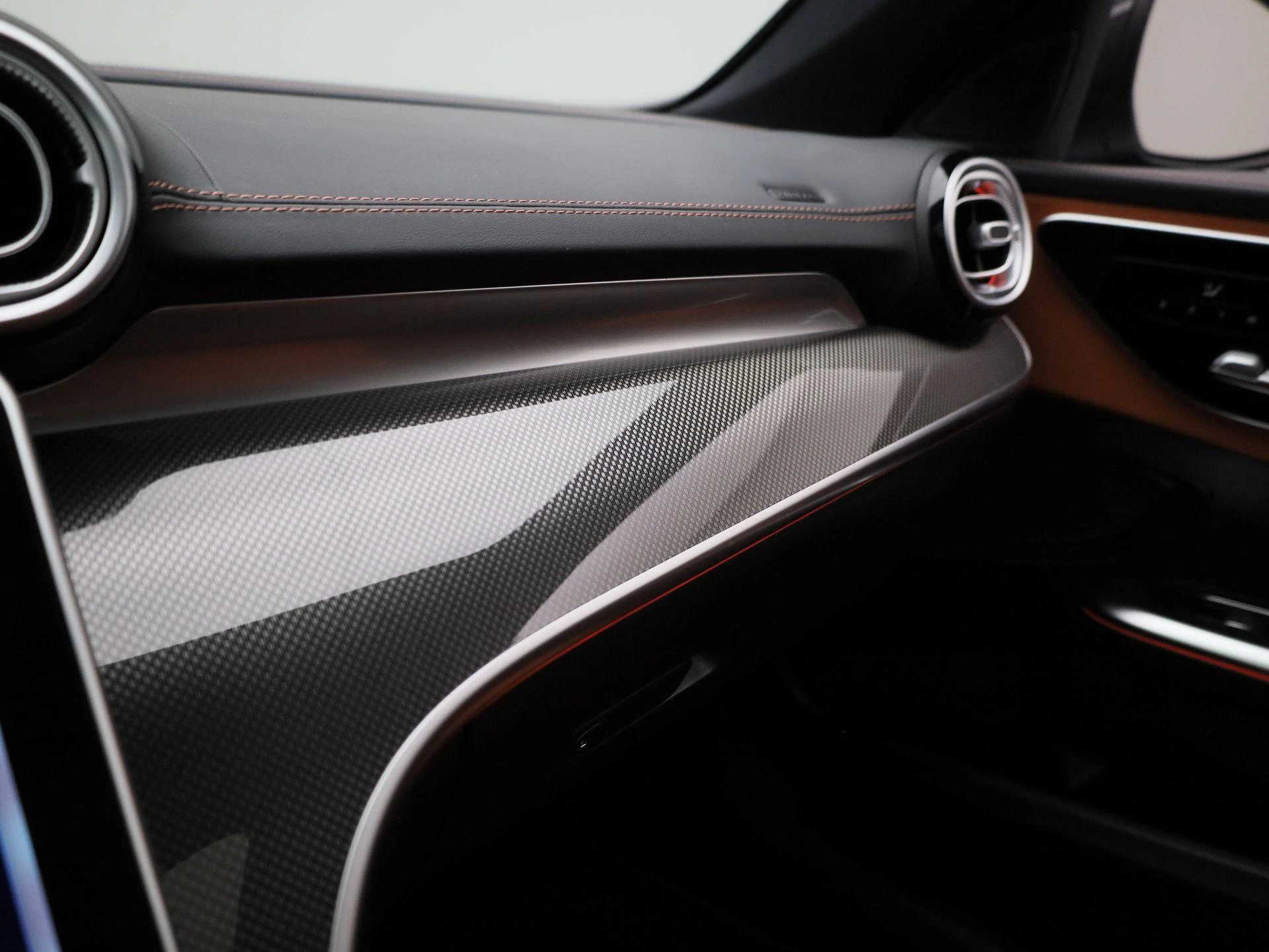 Mercedes-Benz-C-Klasse-image-32