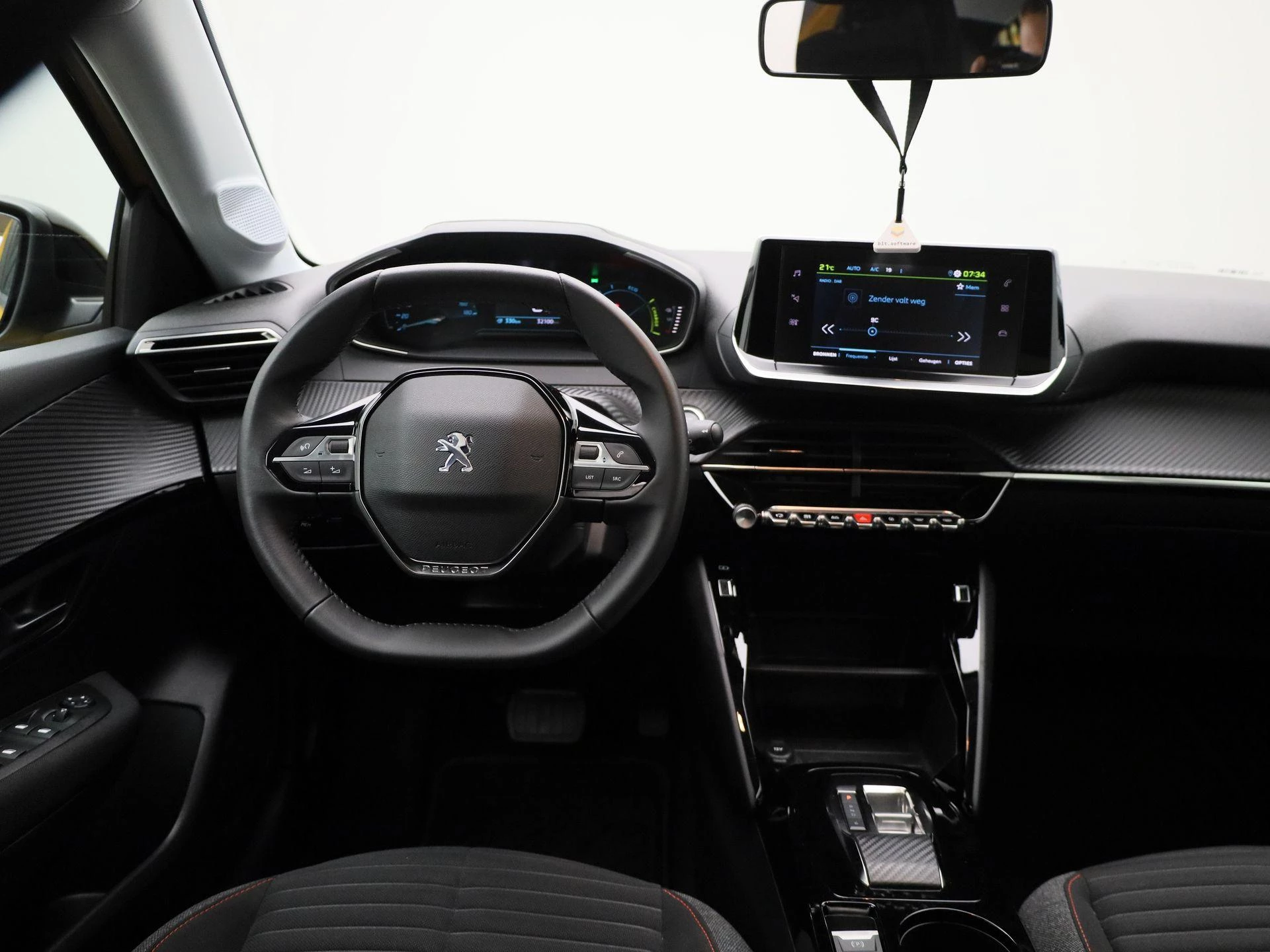 Peugeot-e-208-image-6