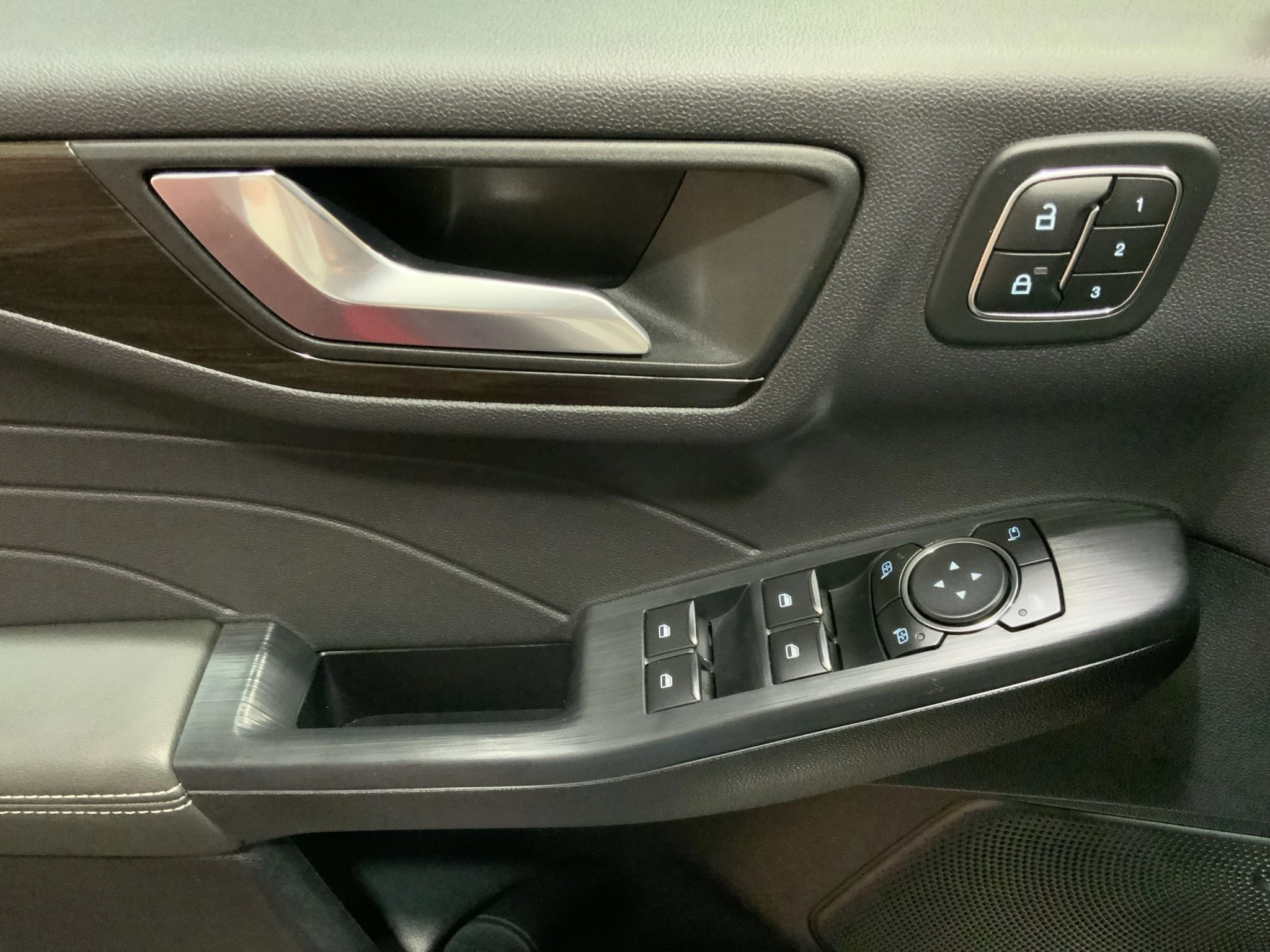 Ford-Kuga-image-15