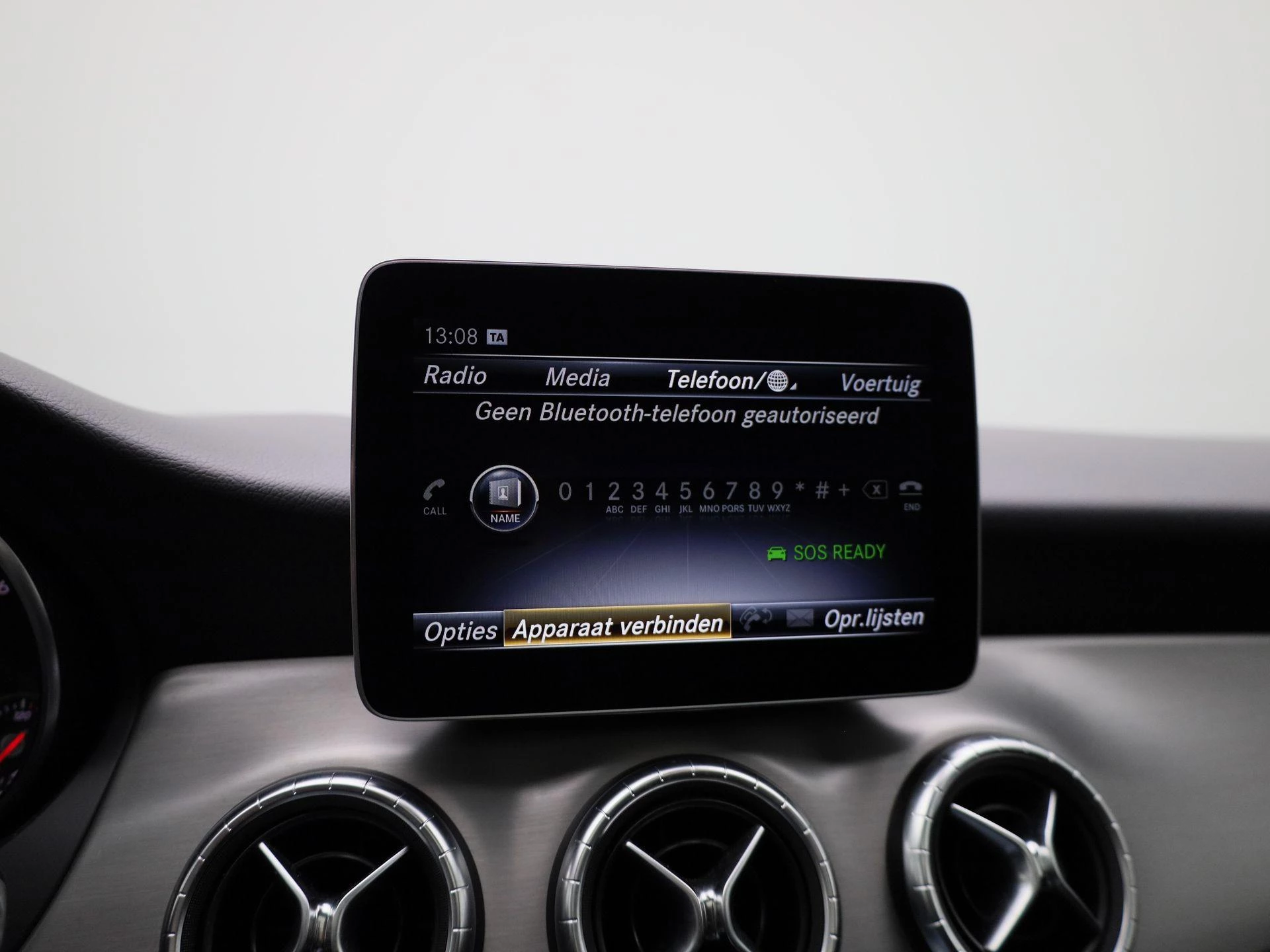 Mercedes-Benz-CLA-image-20