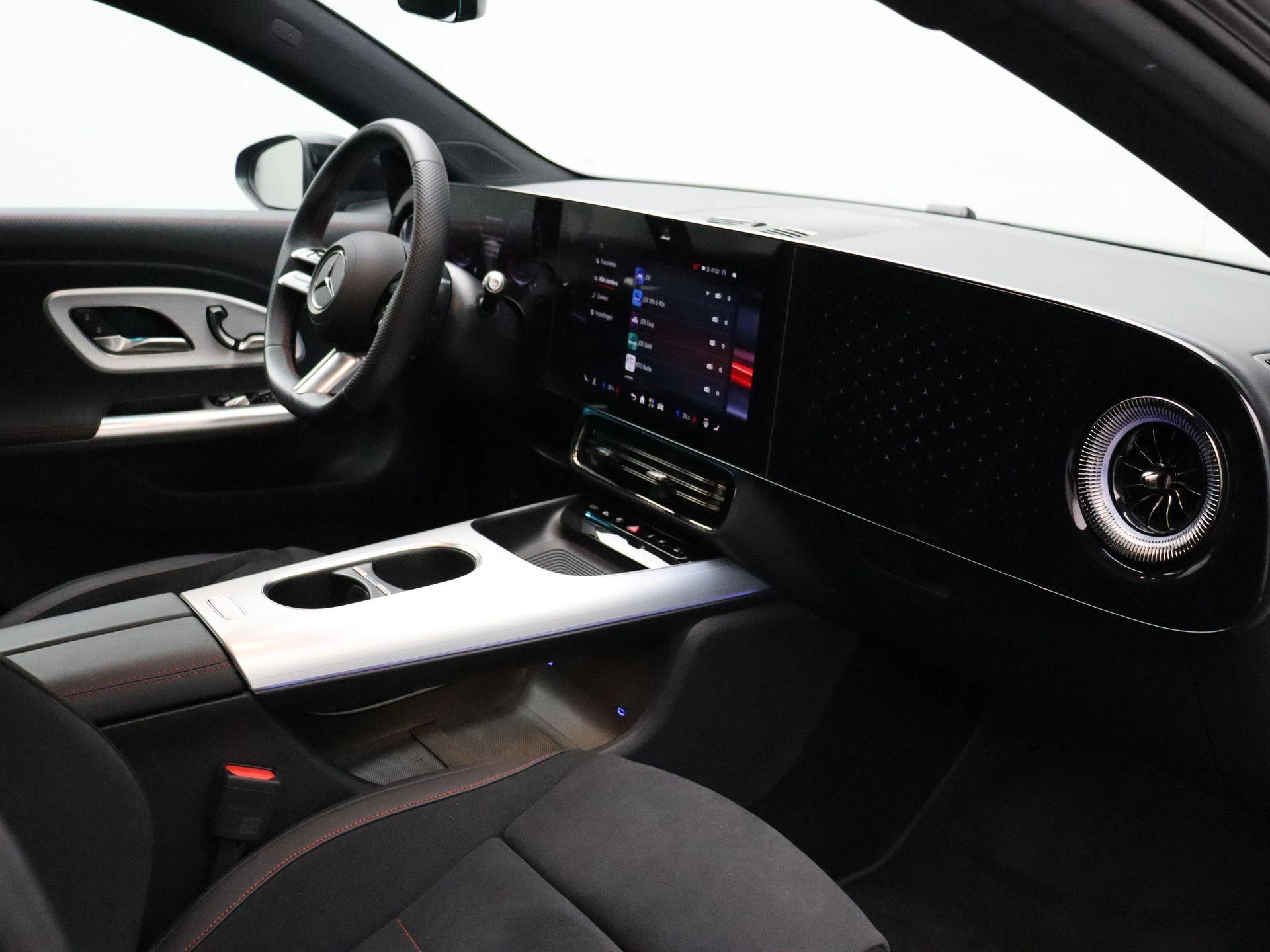 Mercedes-Benz-CLA-image-26