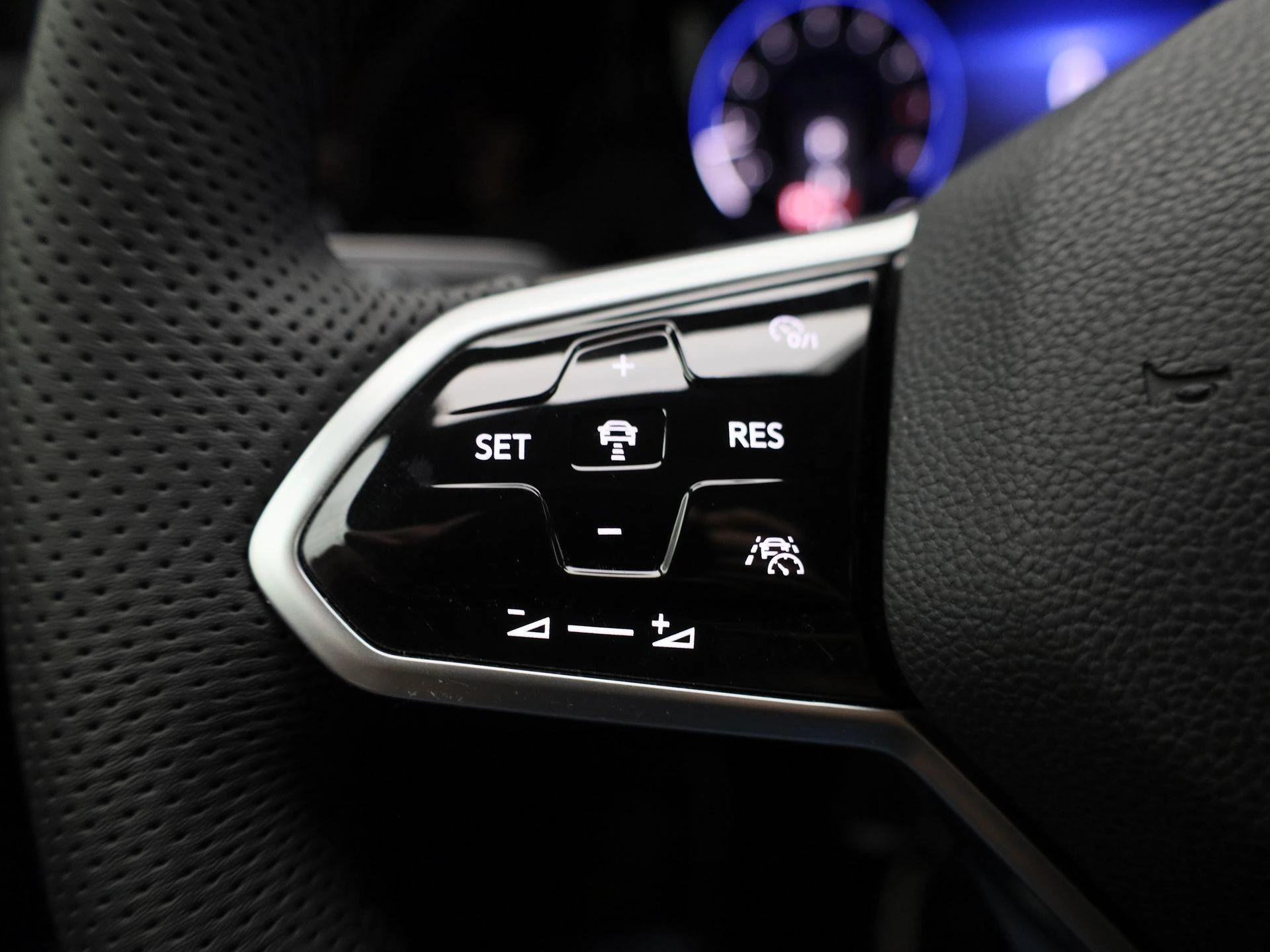 Volkswagen-Golf-image-20
